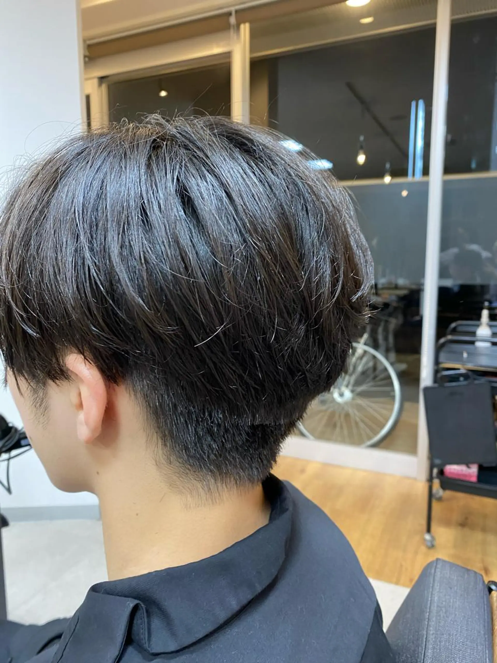 ショート カラー メンズ センターパート メンズパーマ 刈り上げ 高橋 一樹のヘアスタイル