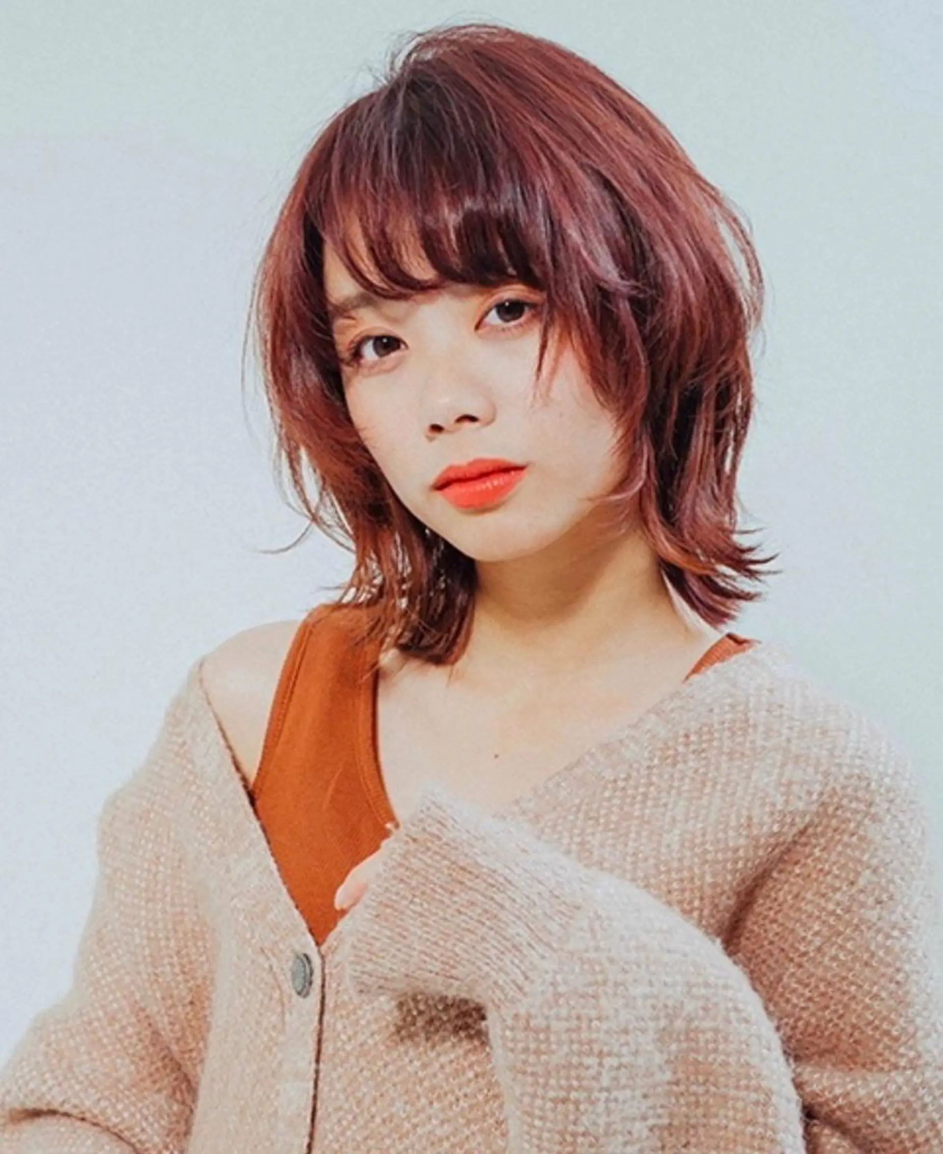 ミディアム カラー カシス レッドカラー 脱白髪染め美容師 竹内涼乃のヘアスタイル