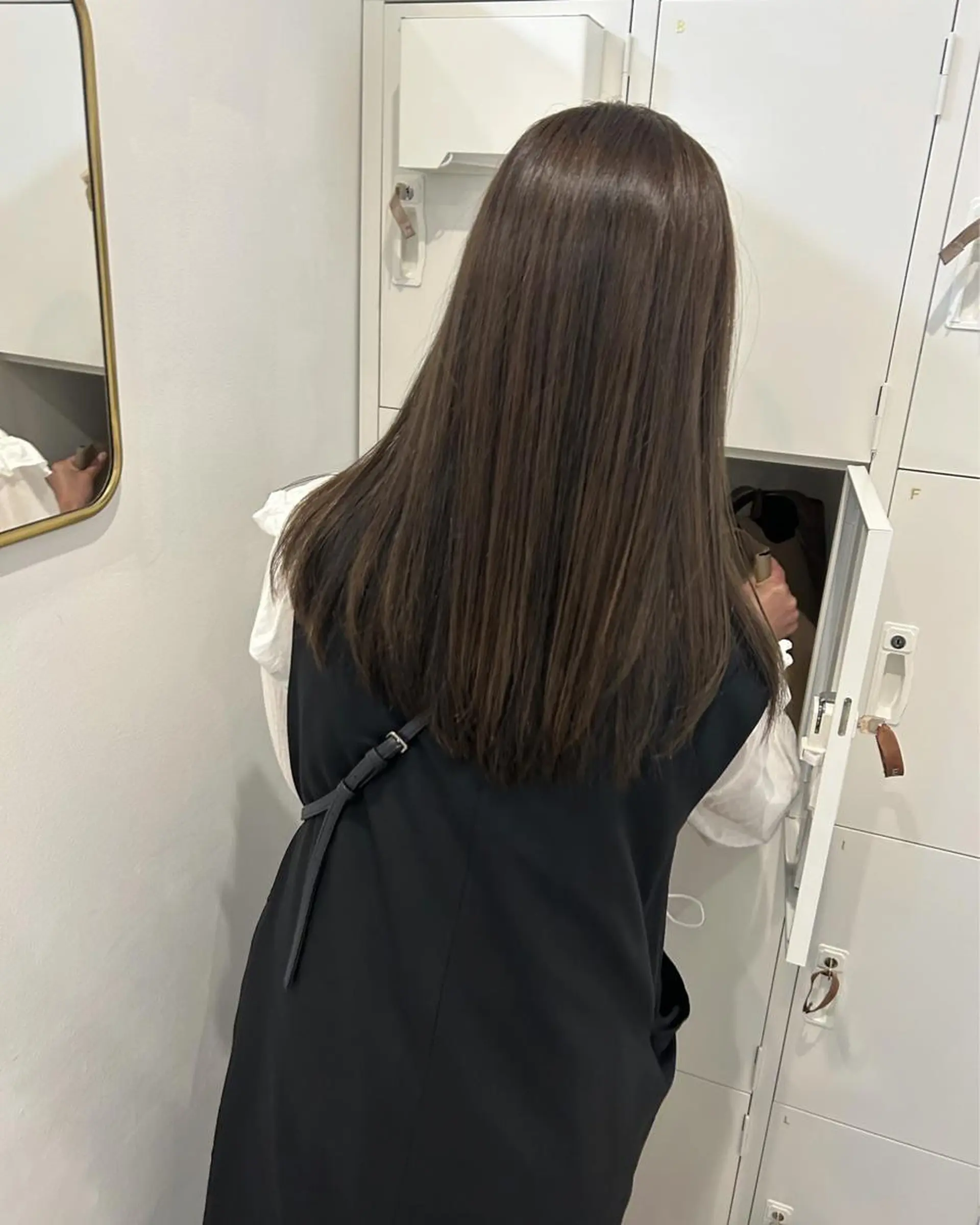 カラー グレージュ オリーブ/ ナカミネアキナのヘアスタイル