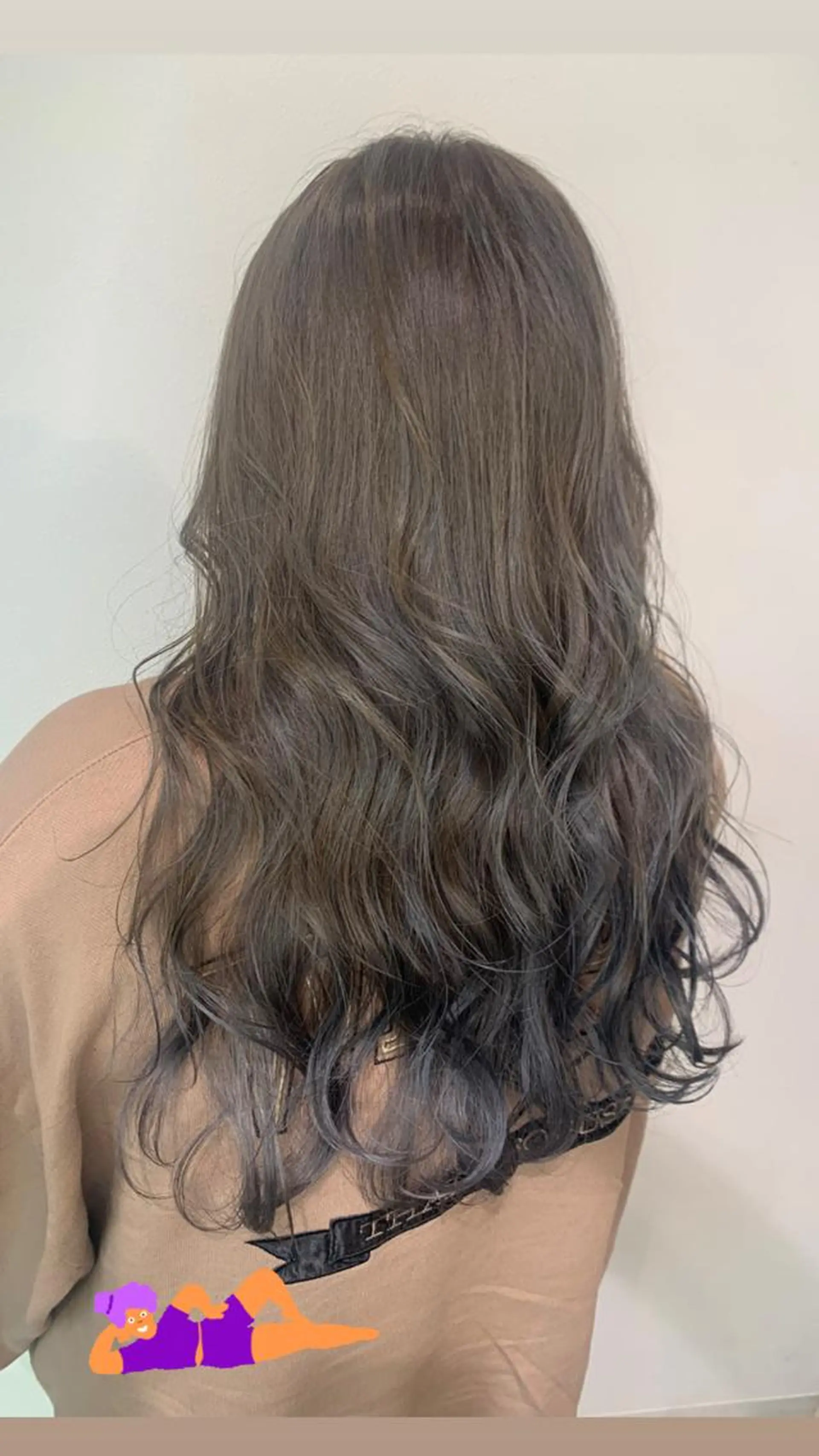 ロング Lilly 中谷友里のヘアスタイル