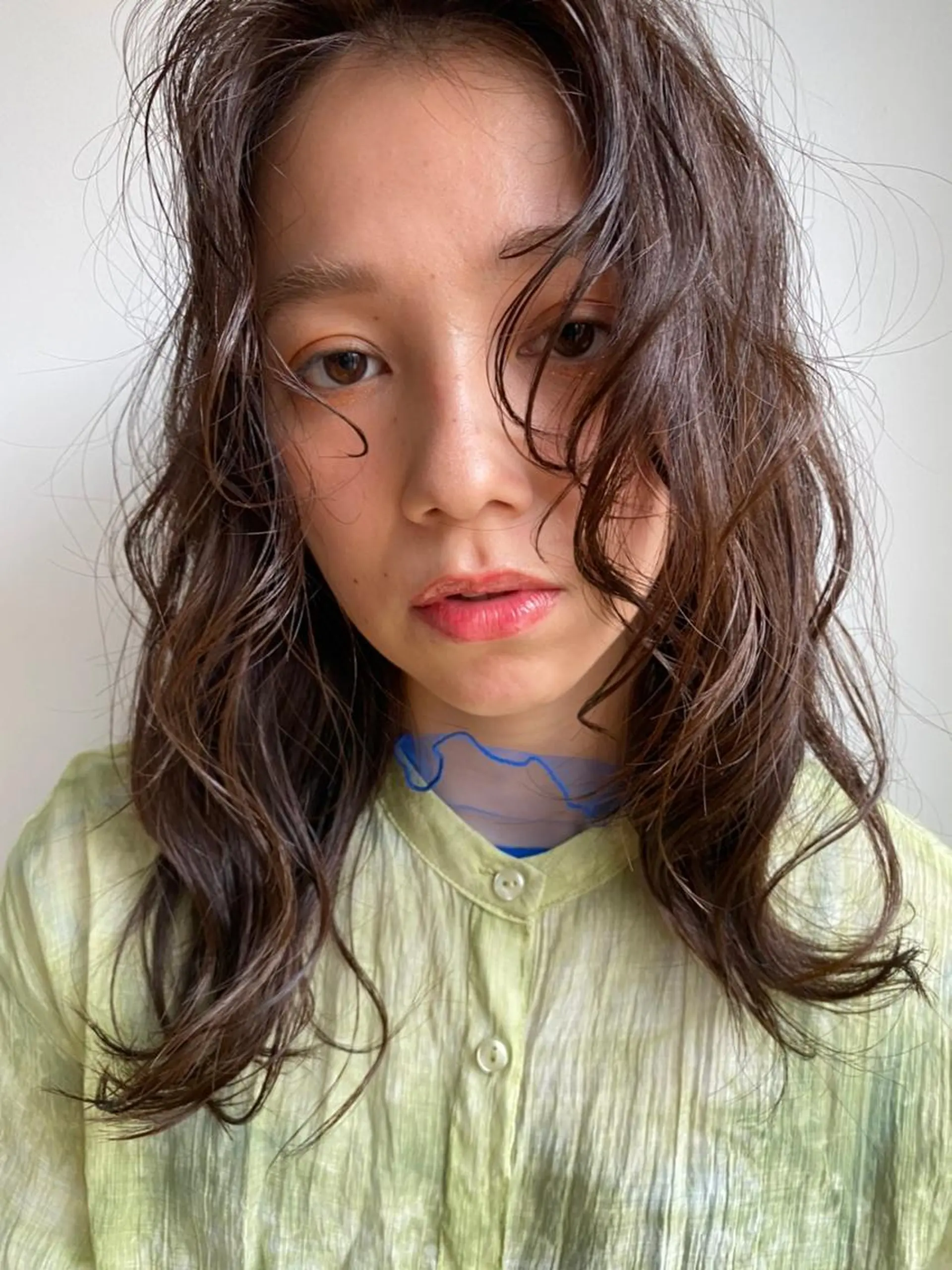 ミディアム カラー パーマ アディクシーカラー ブリーチ ブロンド ブルーカラー ハイライトカラー カット ヘアカラー トリートメント CEINE PATHのヘアスタイル