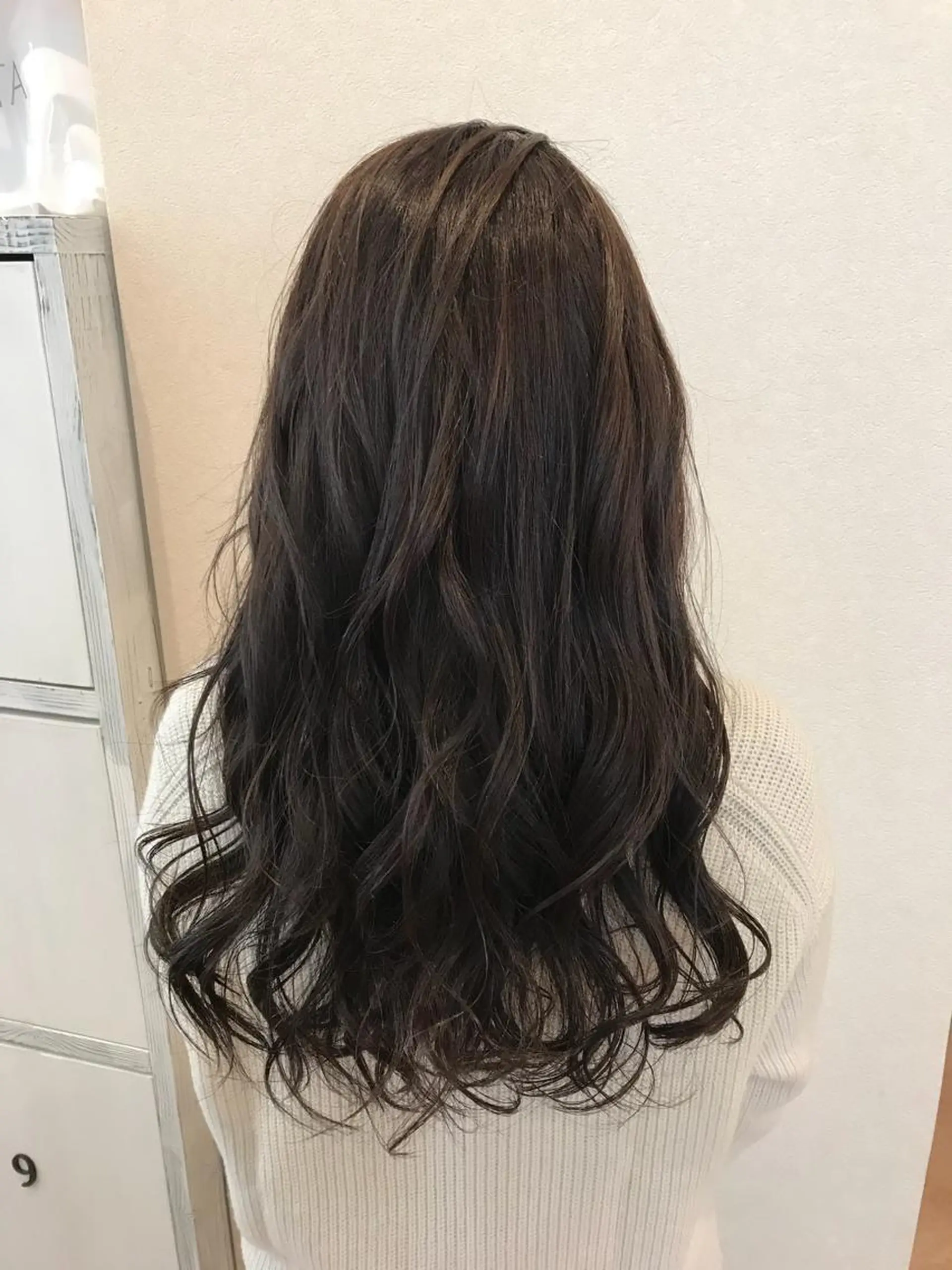 ロング カラー 岡本 智次のヘアスタイル