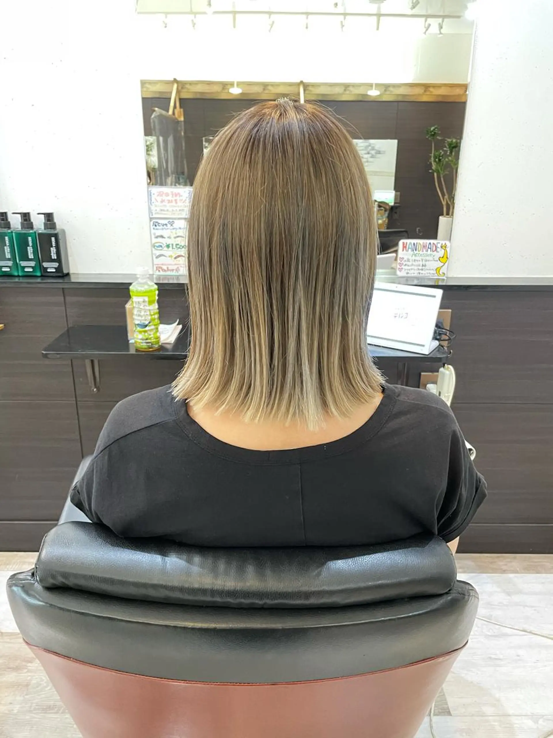 ミディアム カラー バレイヤージュ レイヤーカット 正分 真美のヘアスタイル