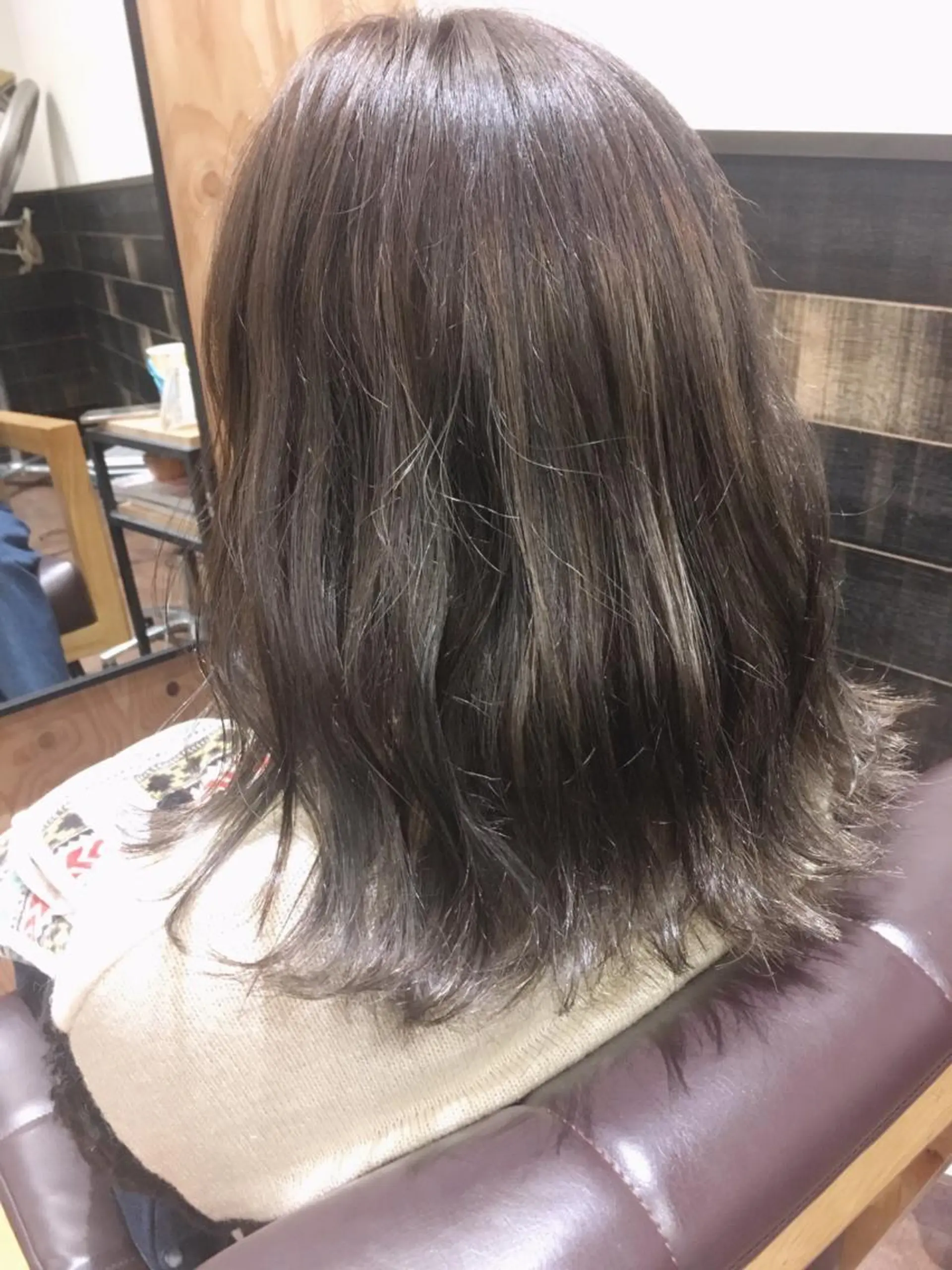 ミディアム カラー グレージュ ハイライトカラー ハイライト 栗林 実莉のネイルデザイン