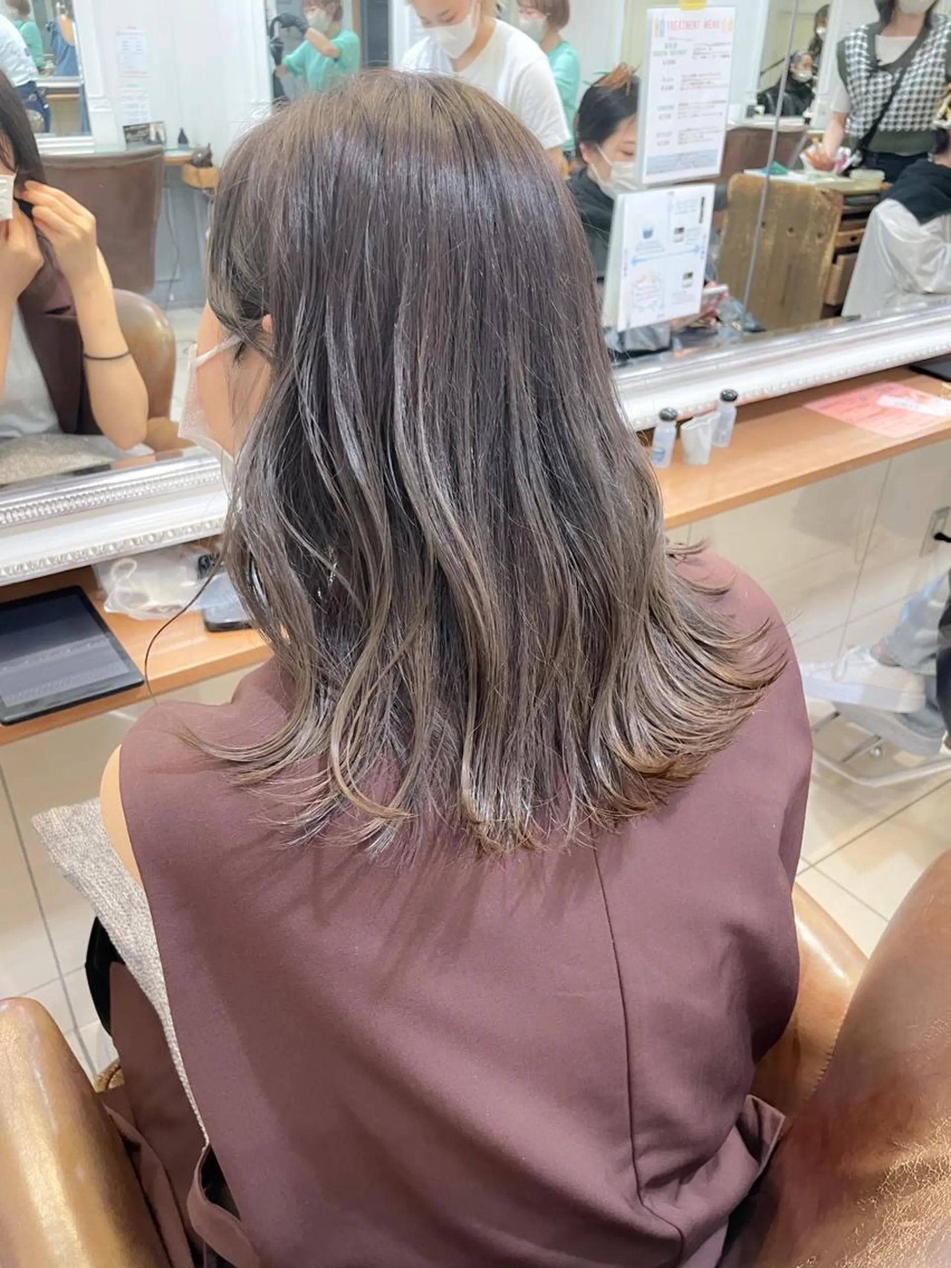 ミディアム カラー オリーブカラー オリーブグレー カット ヘアカラー ✨カラー支持No.1 🧸ワキ カナコ🧸のヘアスタイル