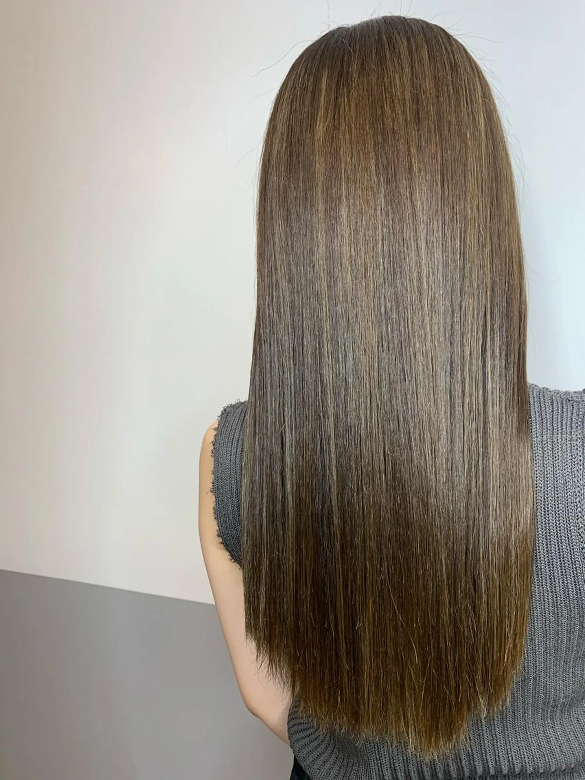 セミロング カラー セミロングパーマ ブリーチ トリートメント トップ スタイリストのヘアスタイル