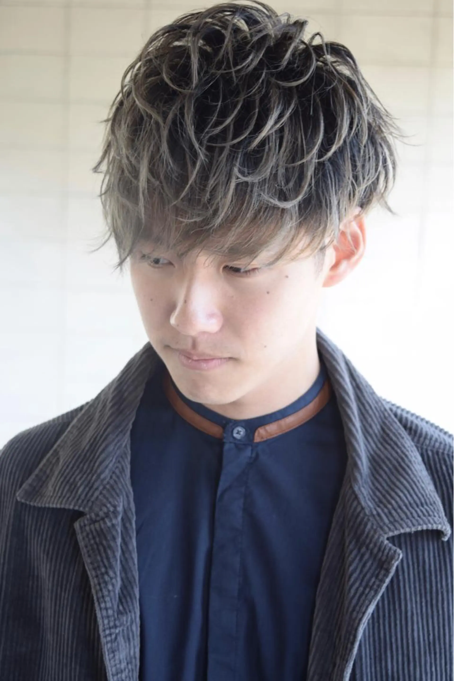 ミディアム カラー パーマ メンズ マッシュ イシイ リョウヘイのヘアスタイル