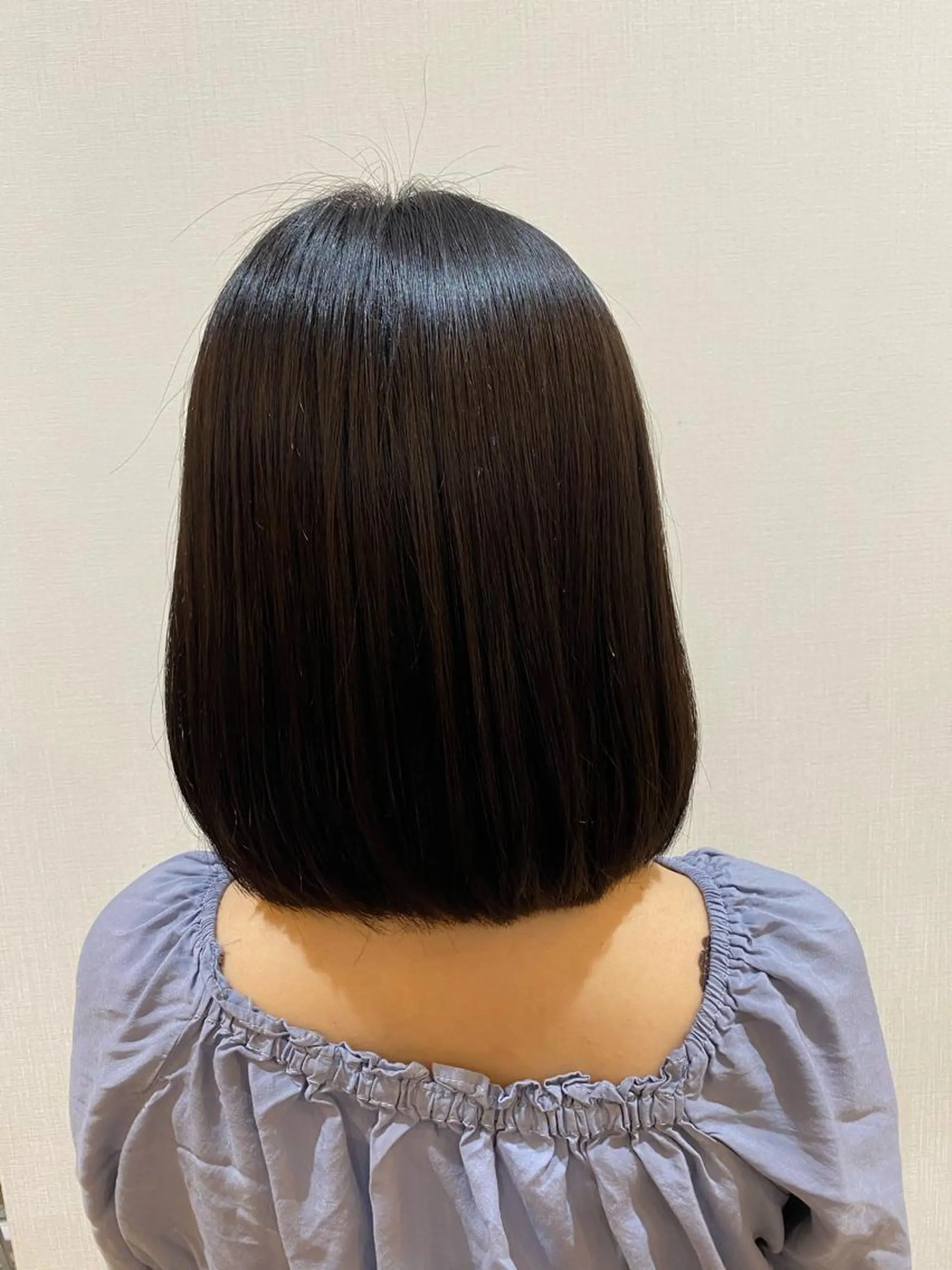 ミディアム カラー ダークグレー ダークグレージュ グレージュ 佐藤 優衣のヘアスタイル