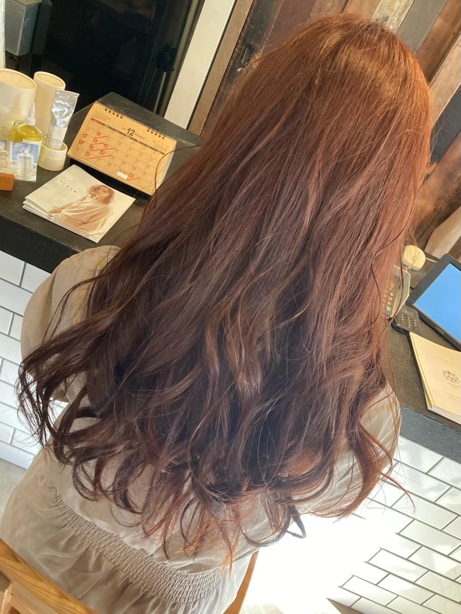 ロング カラー レッドカラー COMMUOVERE瓢箪山店所属・瓦井 慧のヘアスタイル