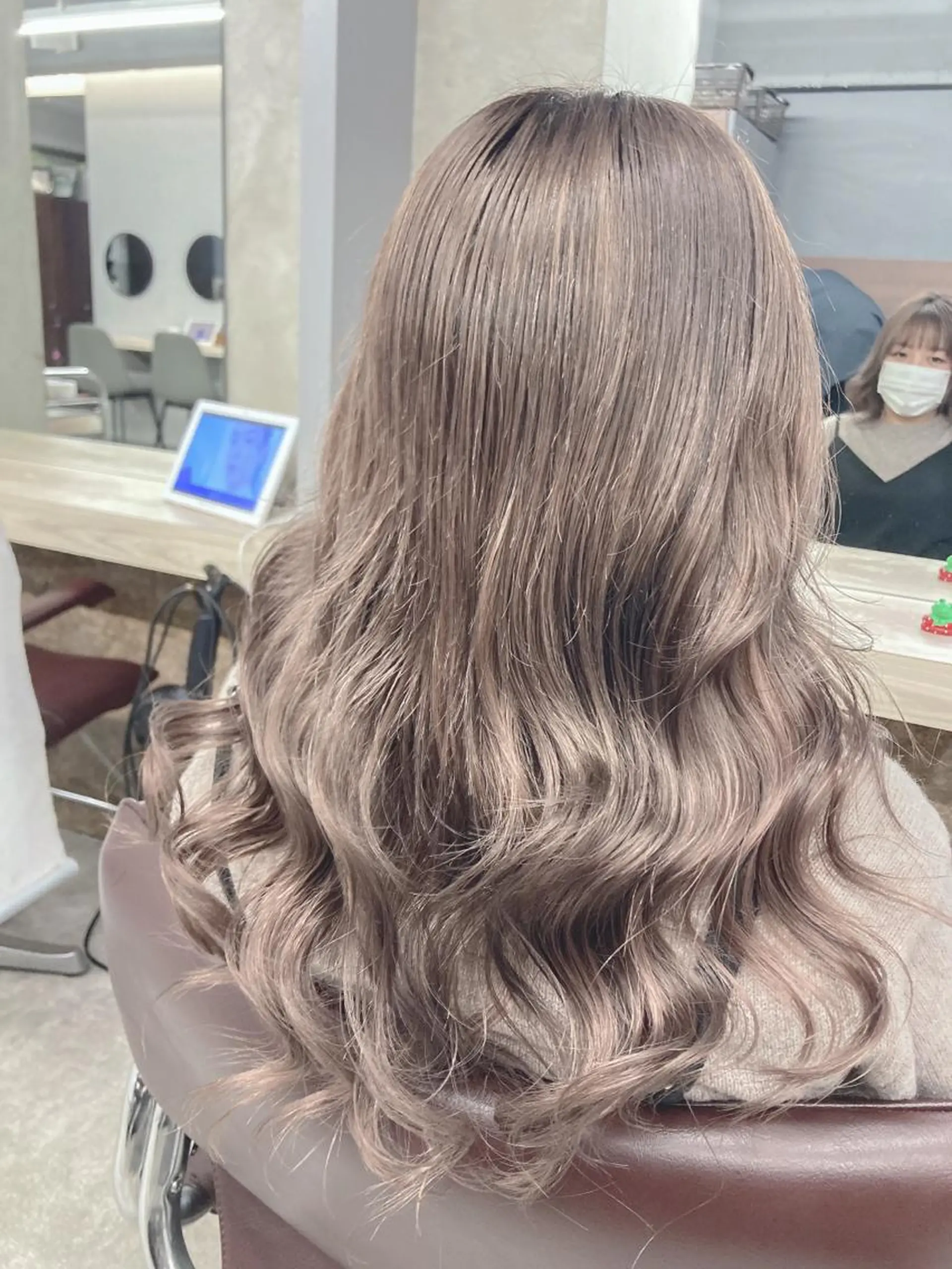 ロング カラー ハイトーンカラー ✨美髪矯正×髪質改善 🍎カイト🍎渋谷のヘアスタイル