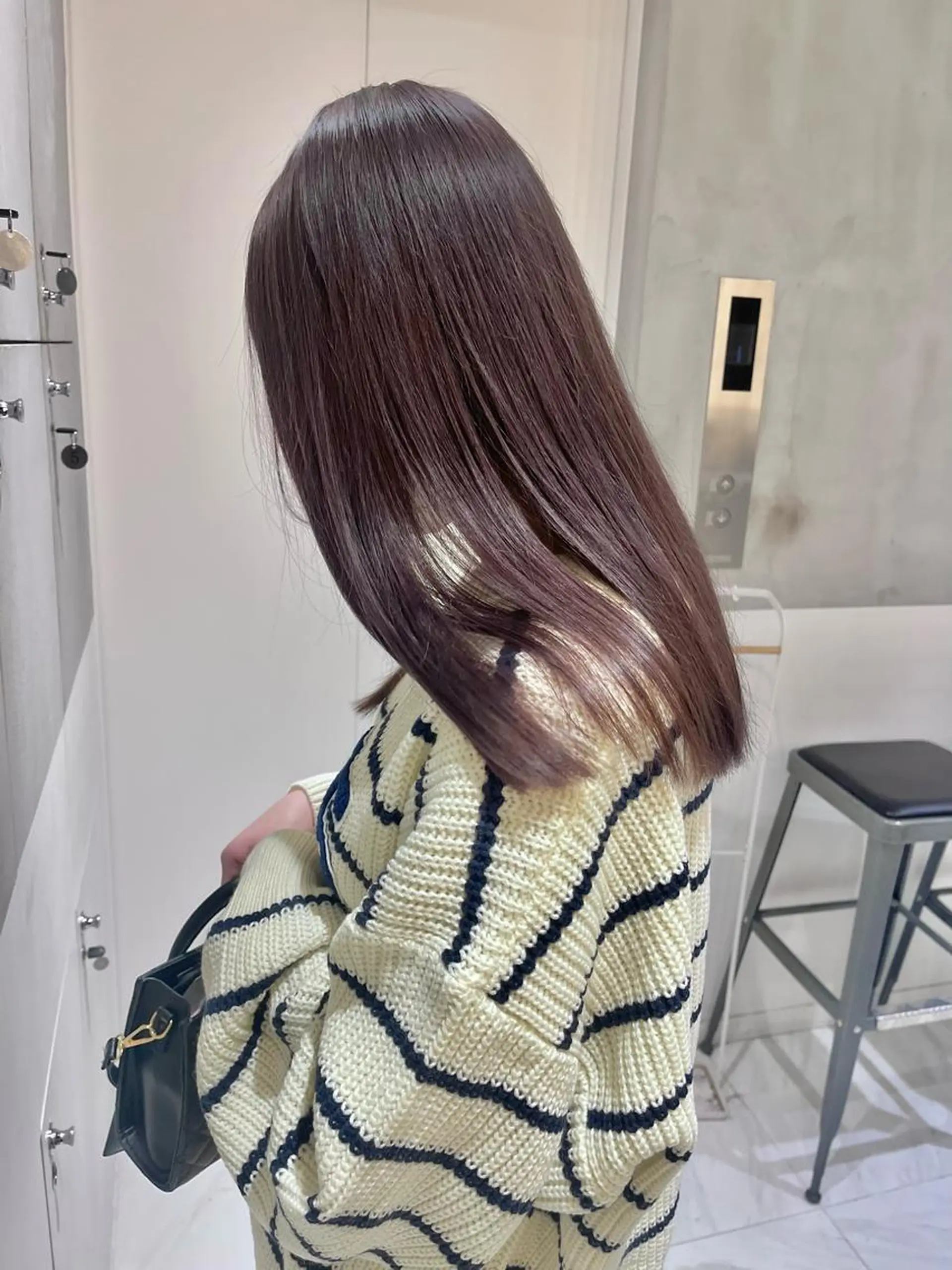 セミロング カラー グレージュ ラベンダーカラー ラベンダーグレージュ ラベンダーグレー カット ヘアカラー トリートメント ヘアセット minami🪷 暖色カラーのヘアスタイル