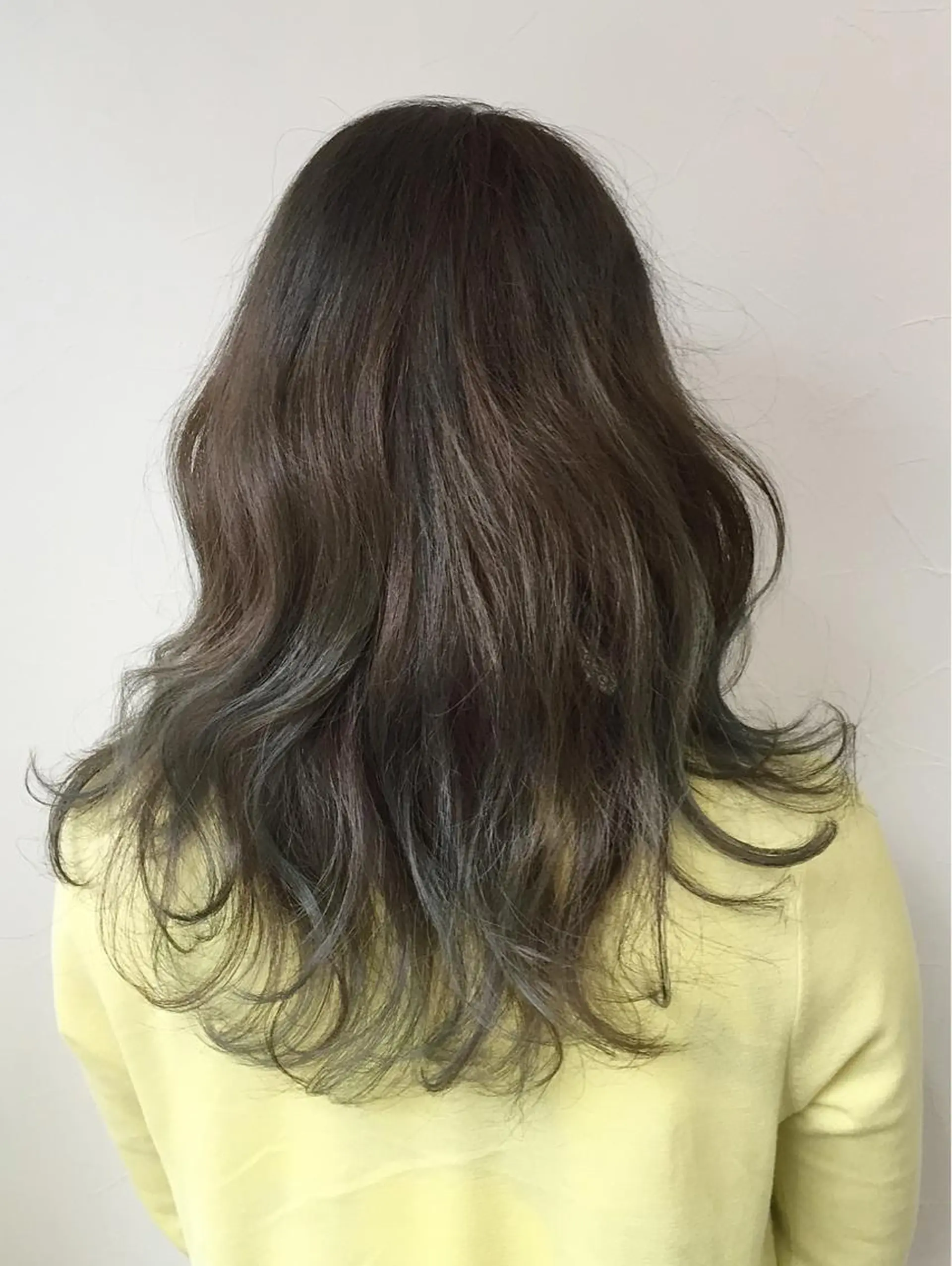 セミロング ロング カラー グラデーションカラー グレージュ ハイライトカラー オリーブグレージュ オリーブグレー 花井 啓好のヘアスタイル