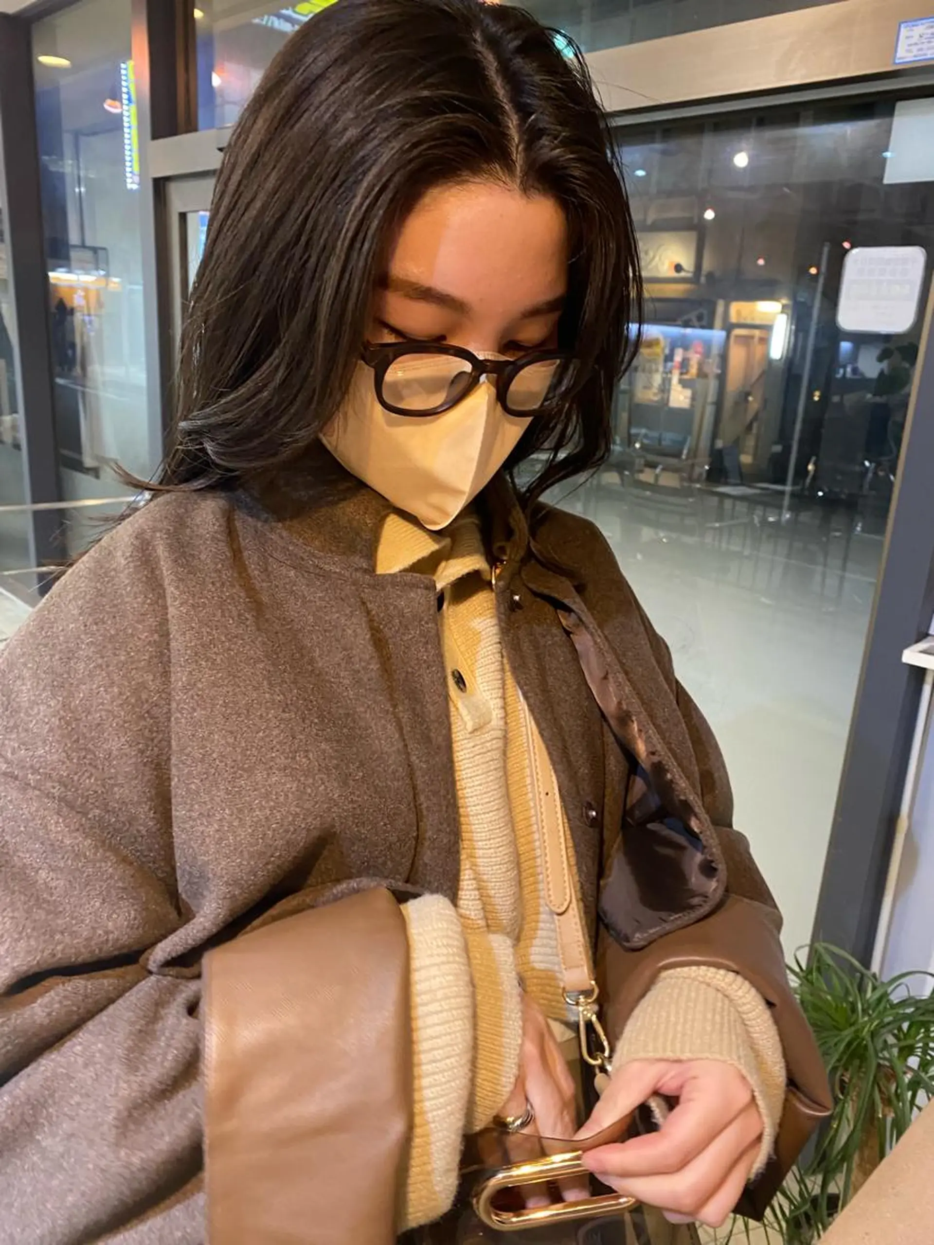 セミロング 小林 朋花のヘアスタイル