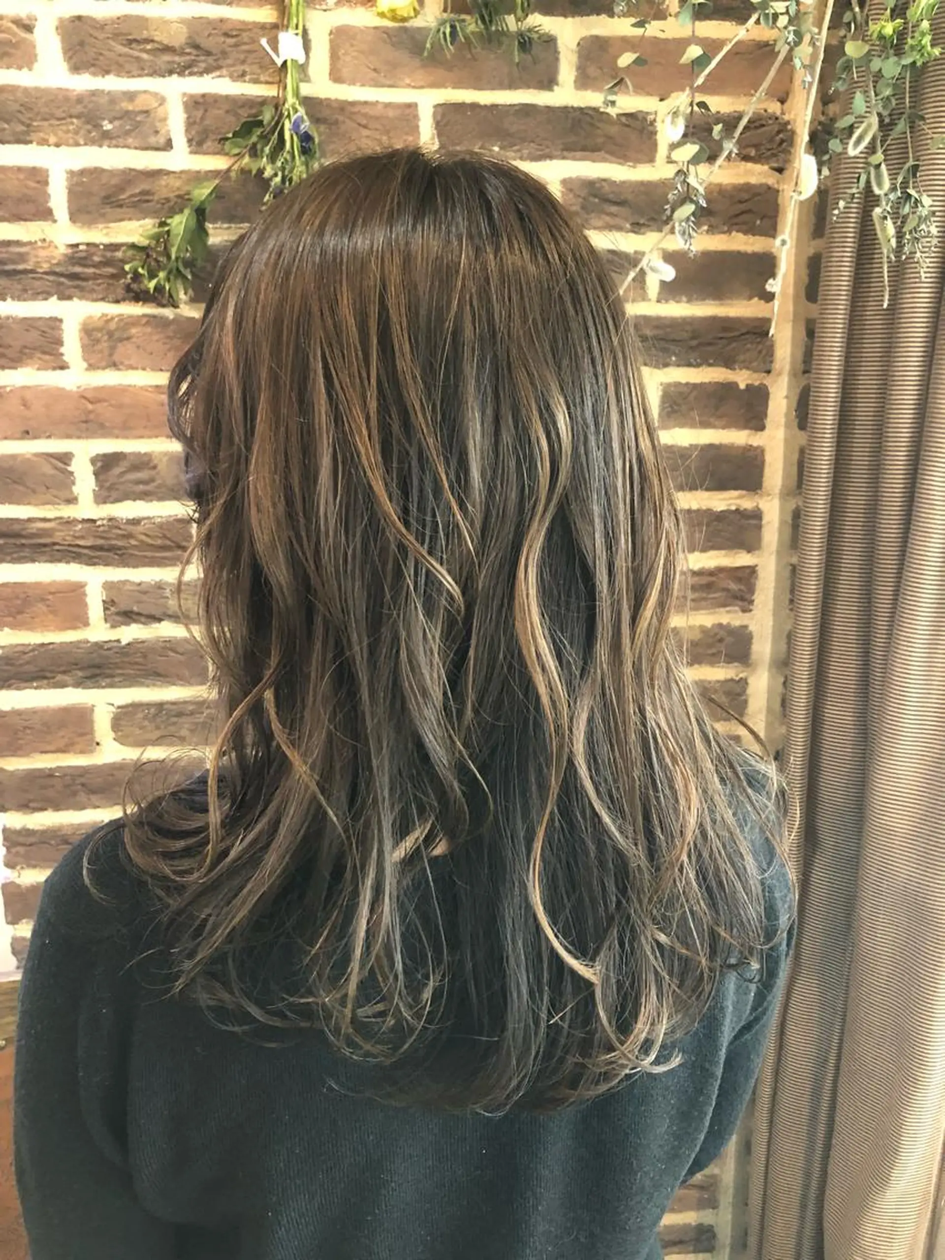 ロング カラー アッシュ ベージュカラー ハイライトカラー 外国人風カラー ハイライト 高橋 隆一のヘアスタイル