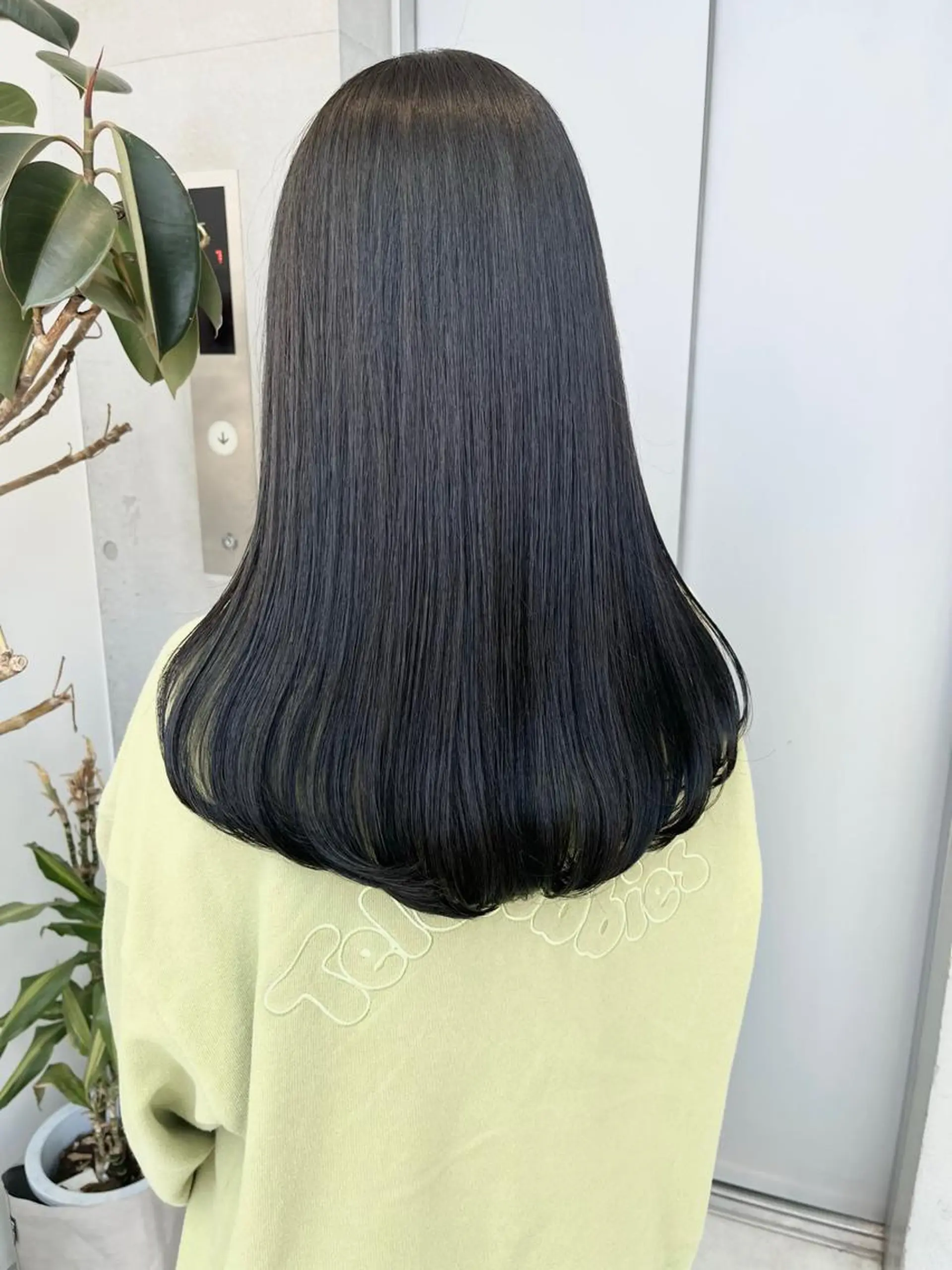 セミロング カラー パーマ ヘアアレンジ ヘアカラー トリートメント 透明感/オリーブ/ グレージュ/YUKAのヘアスタイル