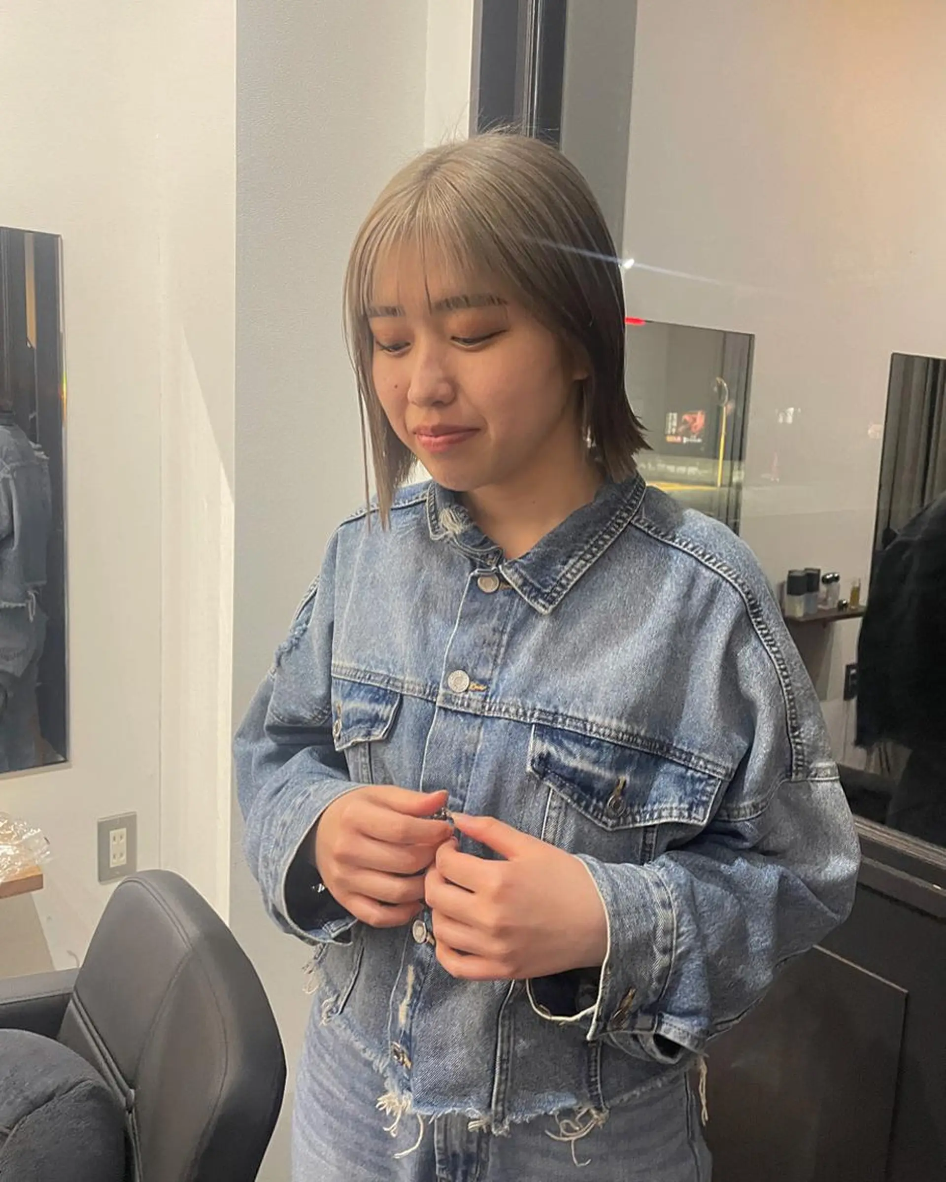 ミディアム あやか/ベージュ /透け感カラーのヘアスタイル