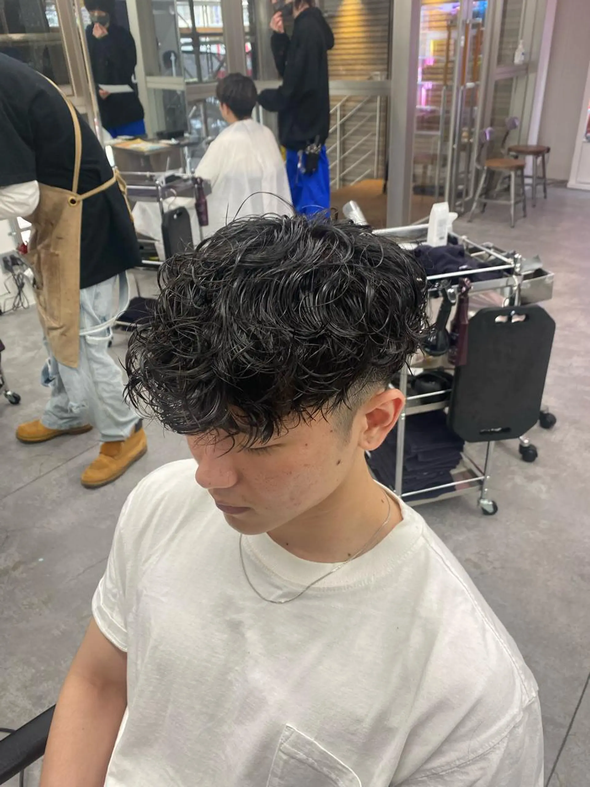 ミディアム カラー パーマ ヘアアレンジ メンズ キッズ ネイル マツエク・マツパ ミディアムパーマ メンズバレイヤージュ メンズブリーチ メンズハイライト メンズハイトーン カット パーマ 🔥漢髪特化メンズ マネージャーYUKIのヘアスタイル
