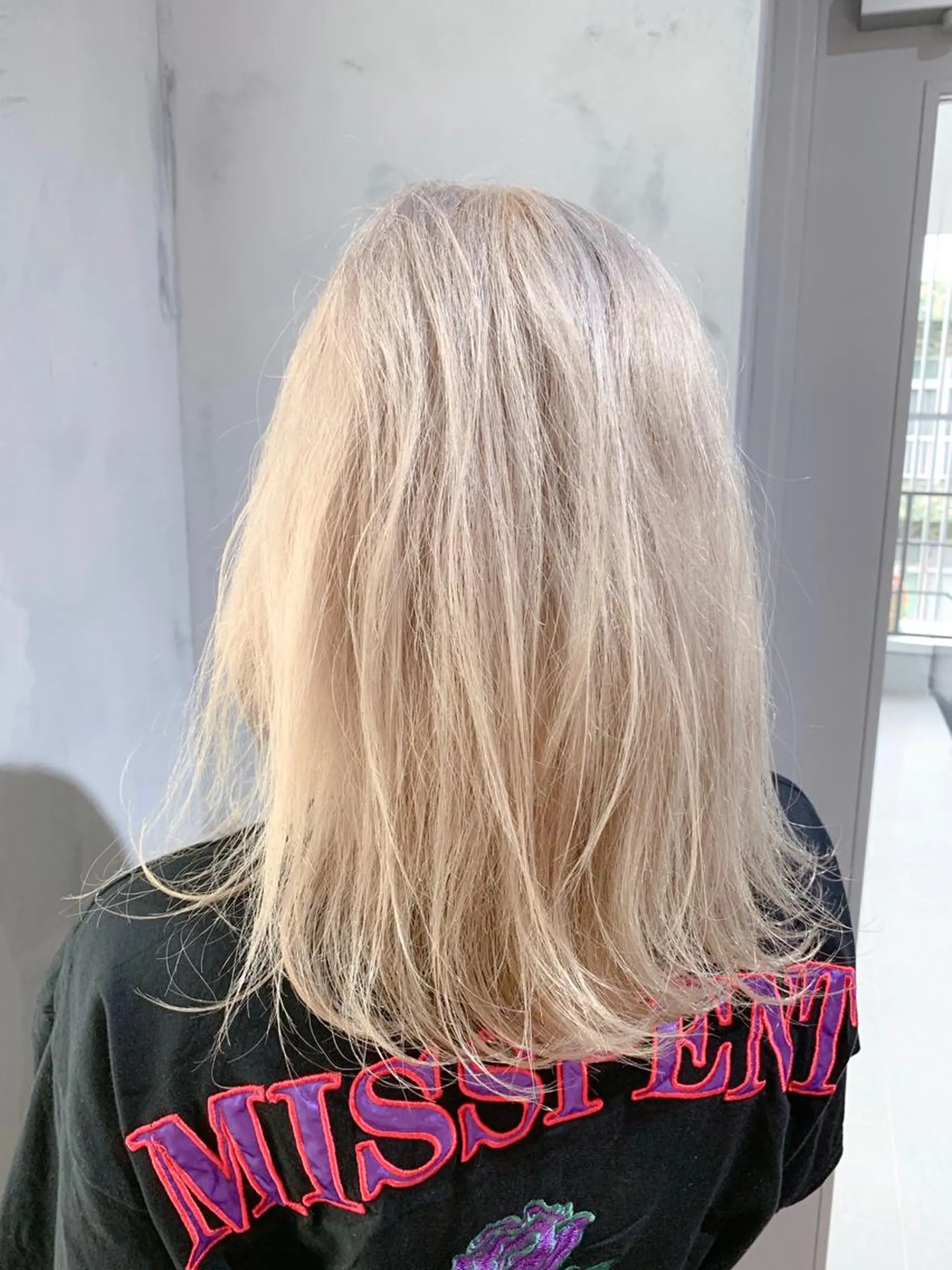 ミディアム カラー ベージュカラー ホワイトベージュ レイヤー/髪質改善/ ブリーチ/コタケのヘアスタイル