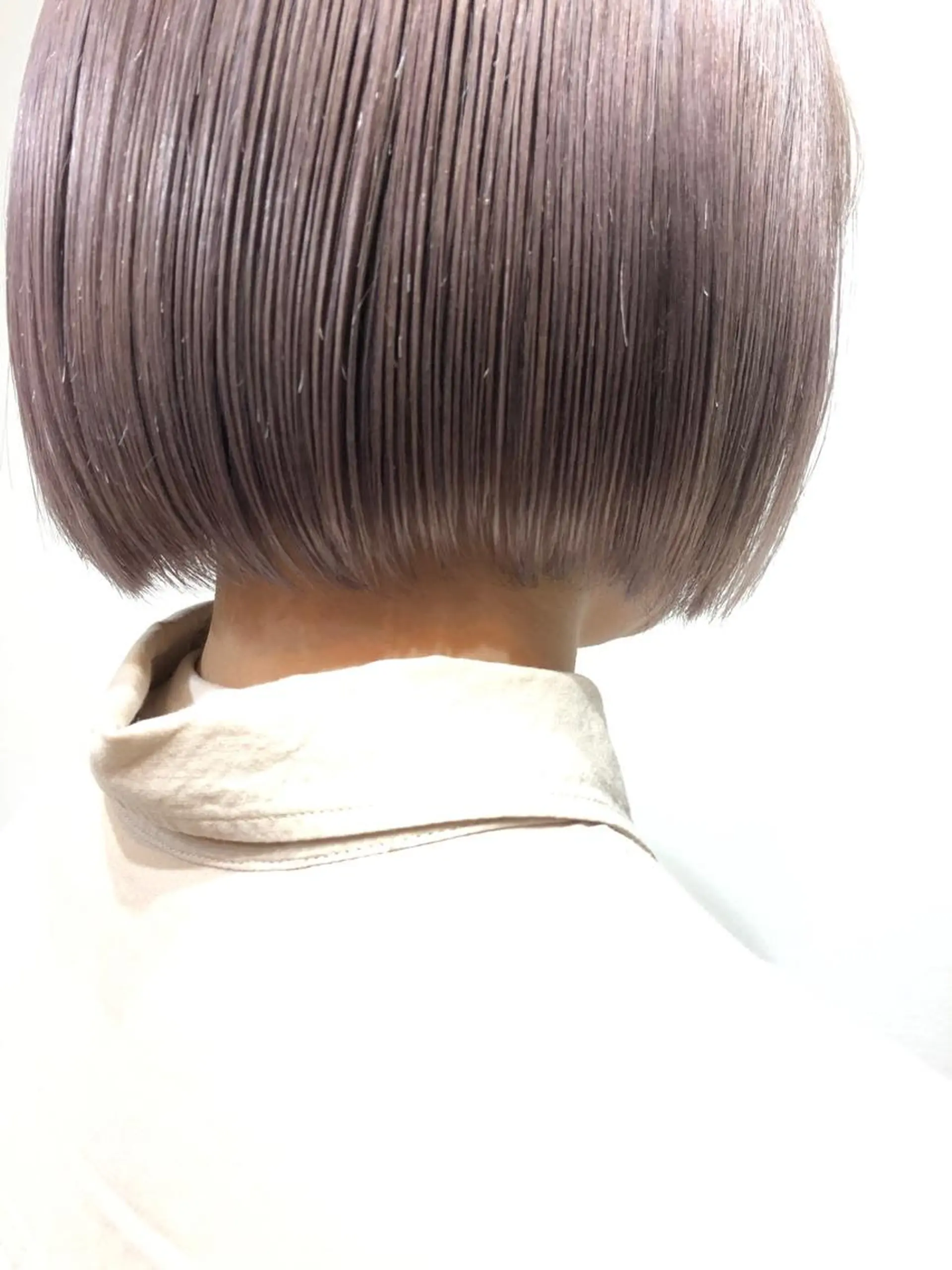 ショート カラー ⭐ハイトーンブリーチ ミルクティーピンクのヘアスタイル