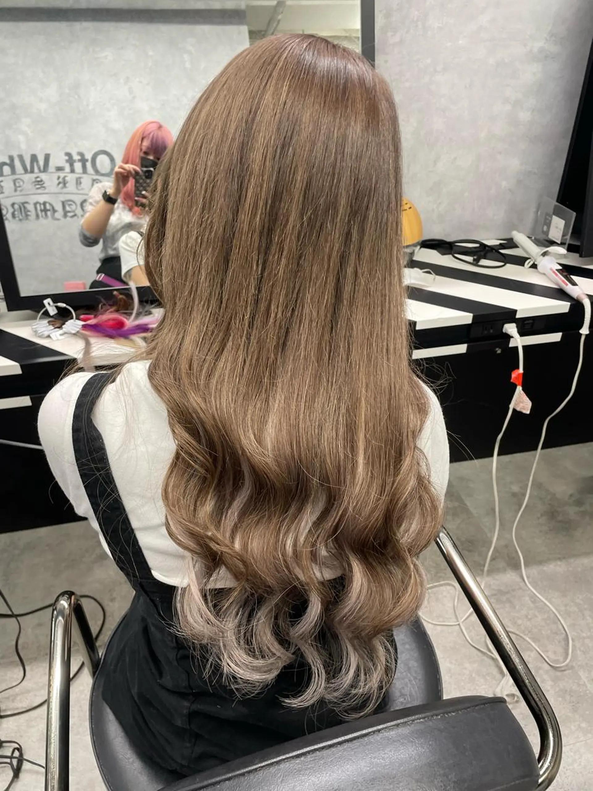 ミディアム Cielro/ダブル カラー/西田咲希のヘアスタイル