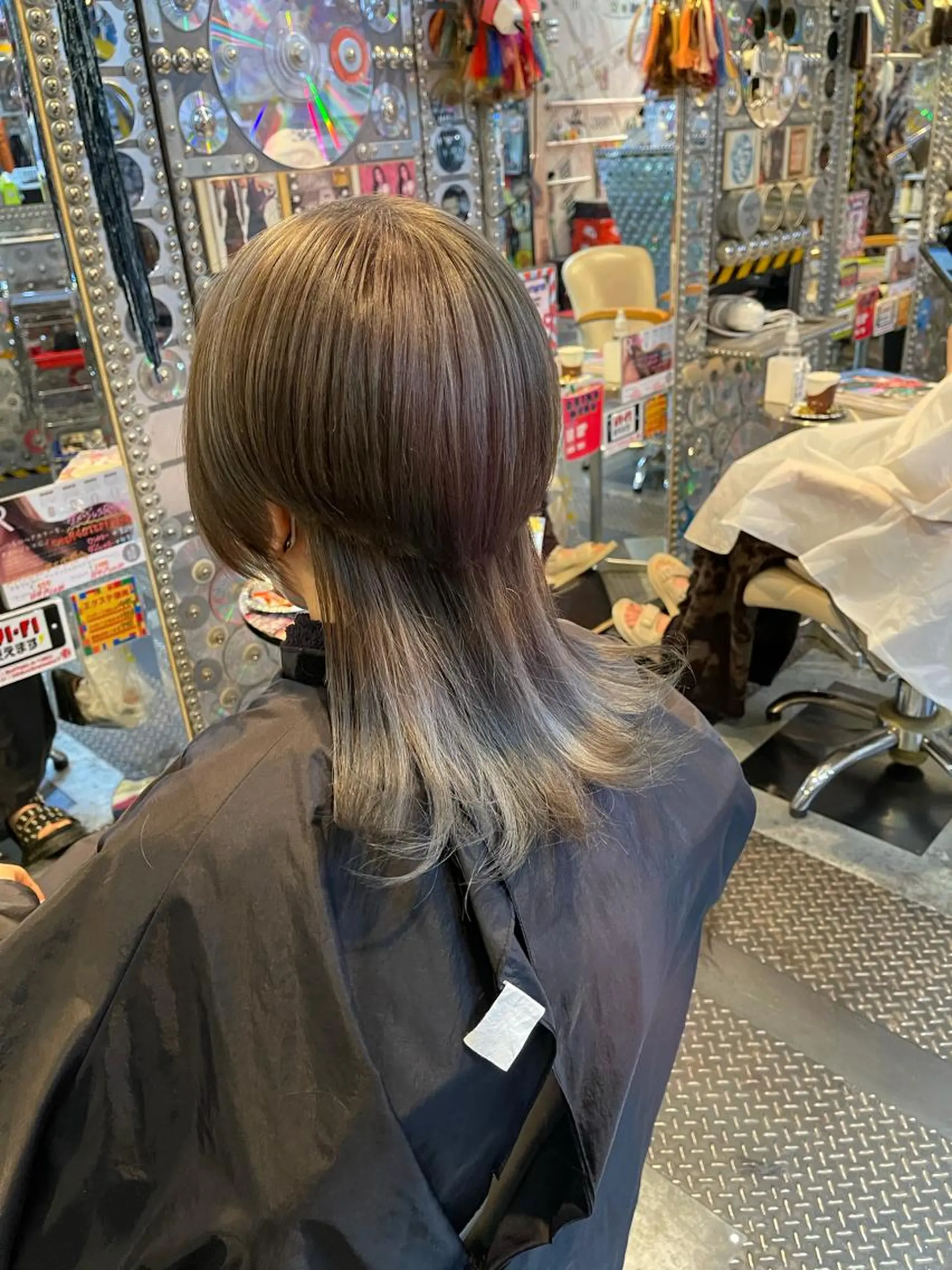 ミディアム カラー ハイライトカラー メッシュ ハイライト ウルフカット 🌈派手髪エクステ ブレイズ🌈ひろとのヘアスタイル