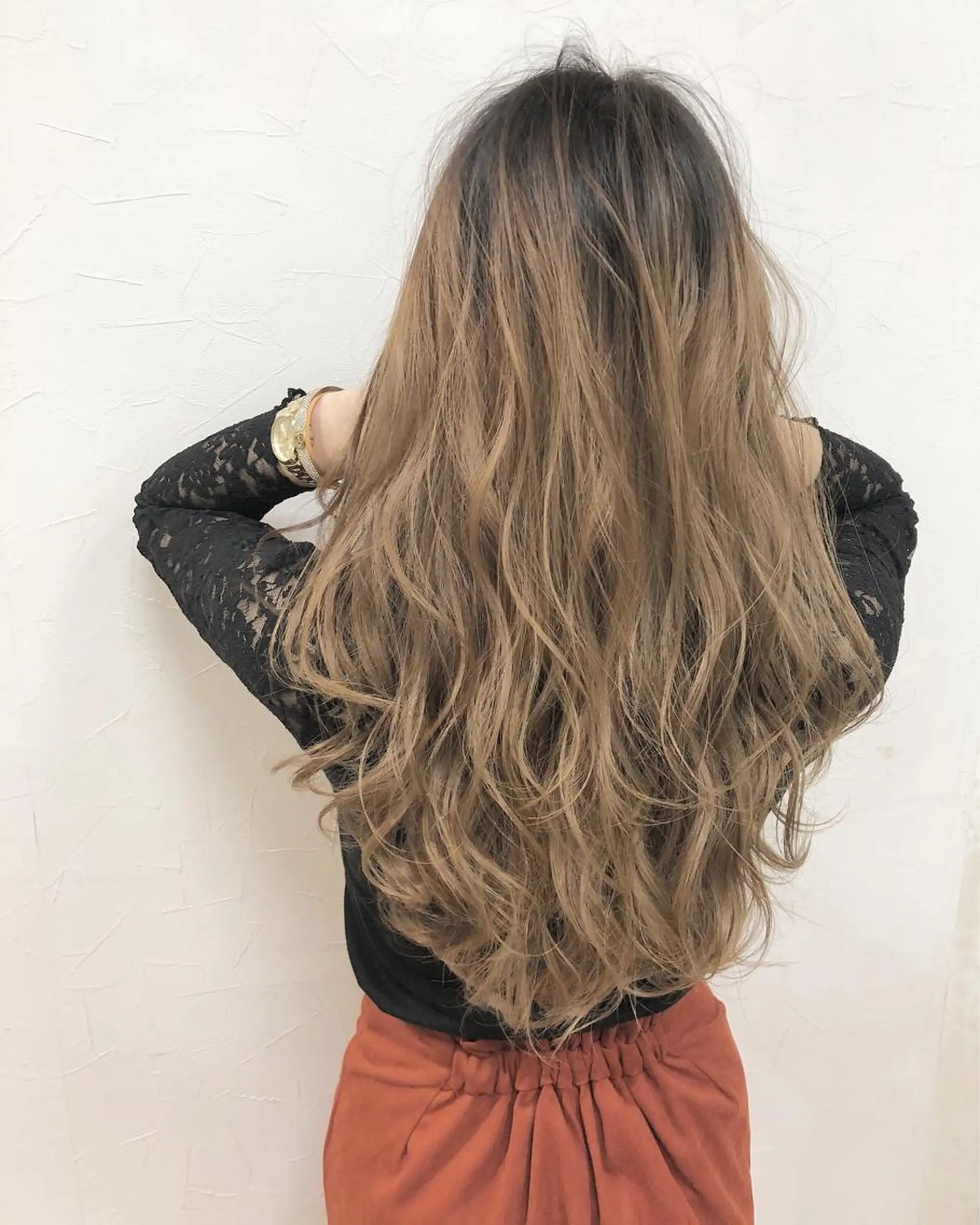 ロング カラー バレイヤージュ 黒髪 グレージュ ハイライトカラー ハイトーンカラー &グループ代表取締役 KOHEIのヘアスタイル