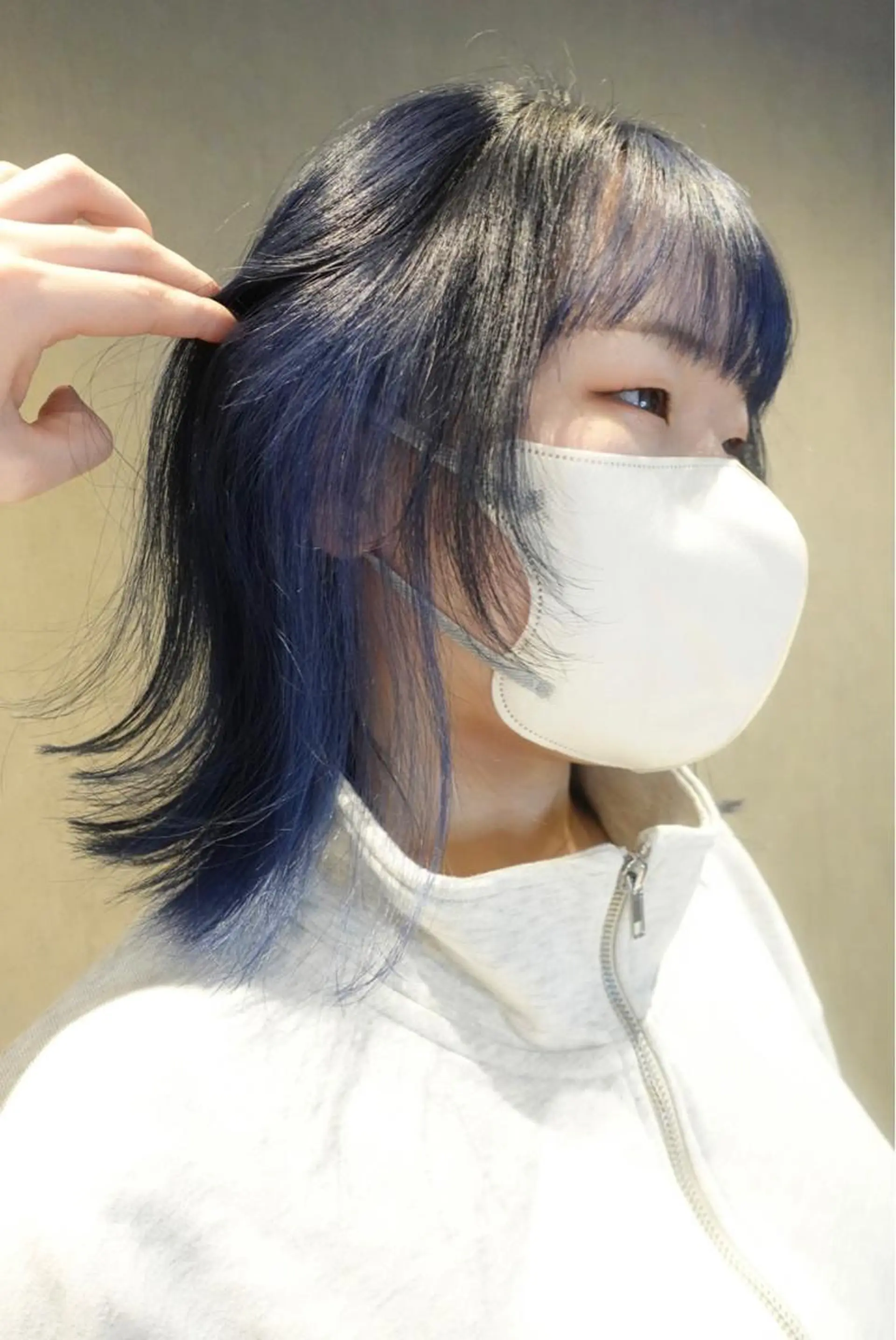 ミディアム カラー ブルーカラー さと ちはるのヘアスタイル