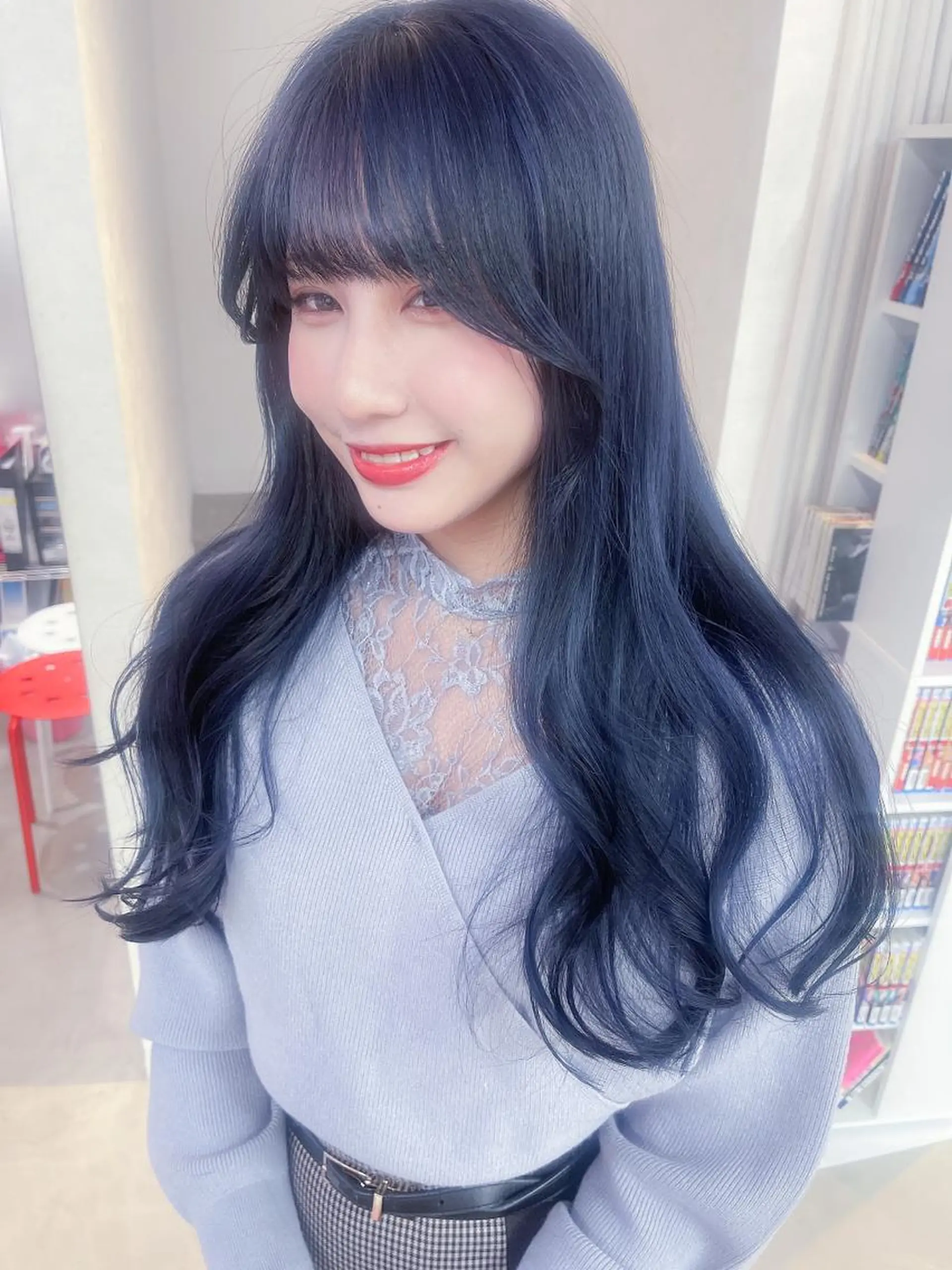 ロング カラー 黒髪 ブリーチ ブルーカラー ブルーブラック エドルカラー カット ヘアカラー BOX mico.のヘアスタイル