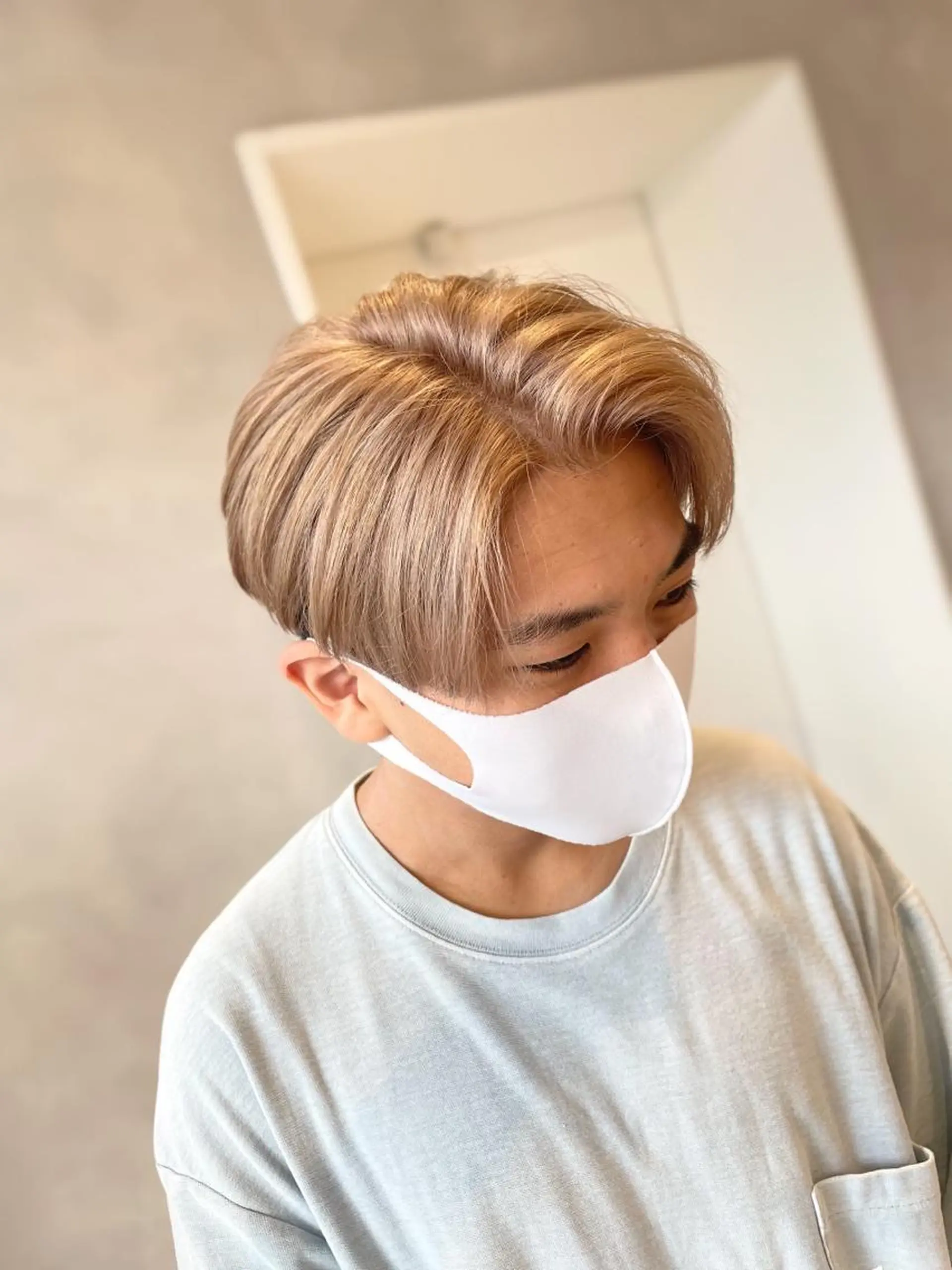 ショート カラー メンズ メンズハイトーン ベージュカラー ハイトーンカラー ミルクティーベージュ ハイトーン×レイヤー /遠藤将太のヘアスタイル