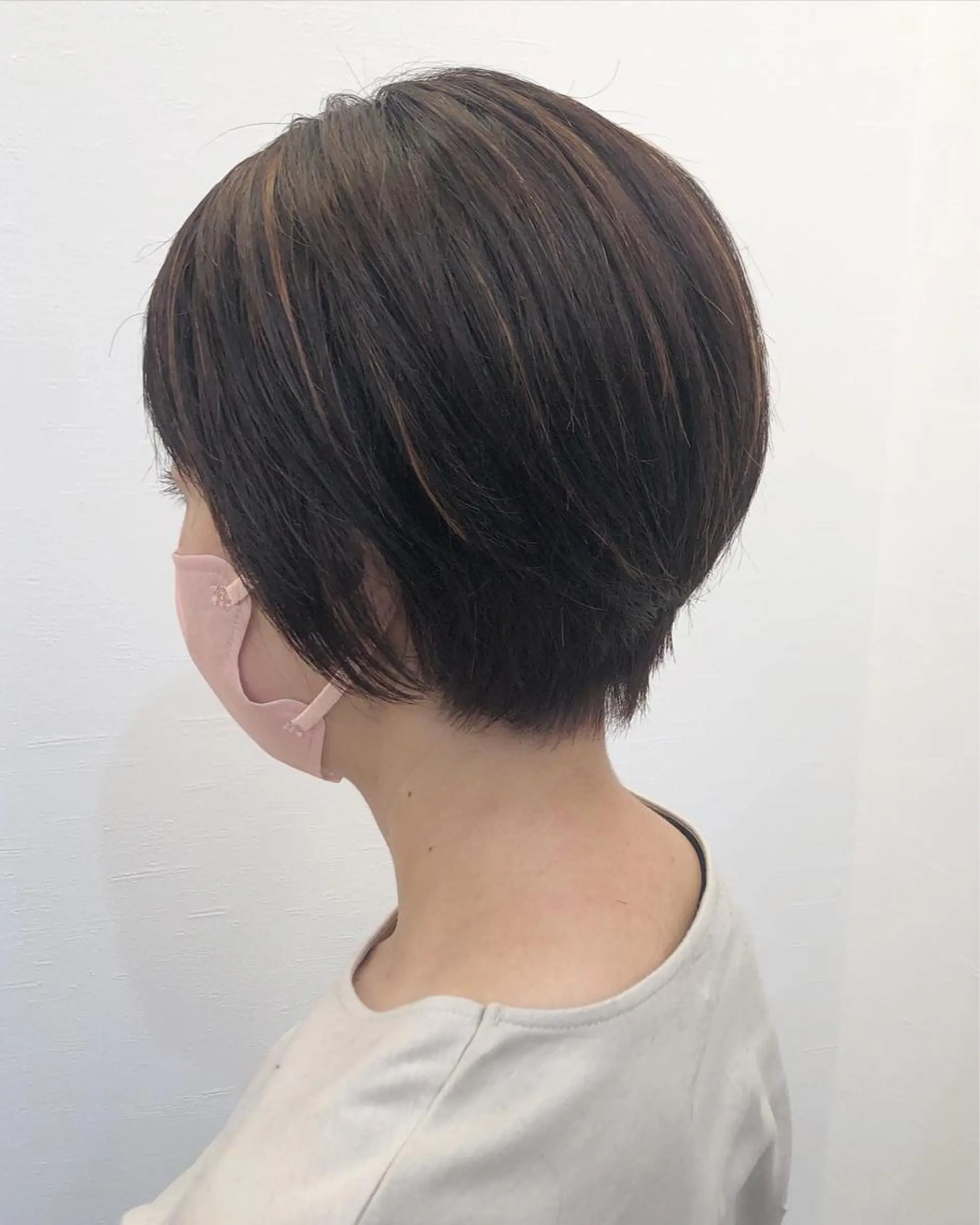 ショート ツノガイ エリのヘアスタイル
