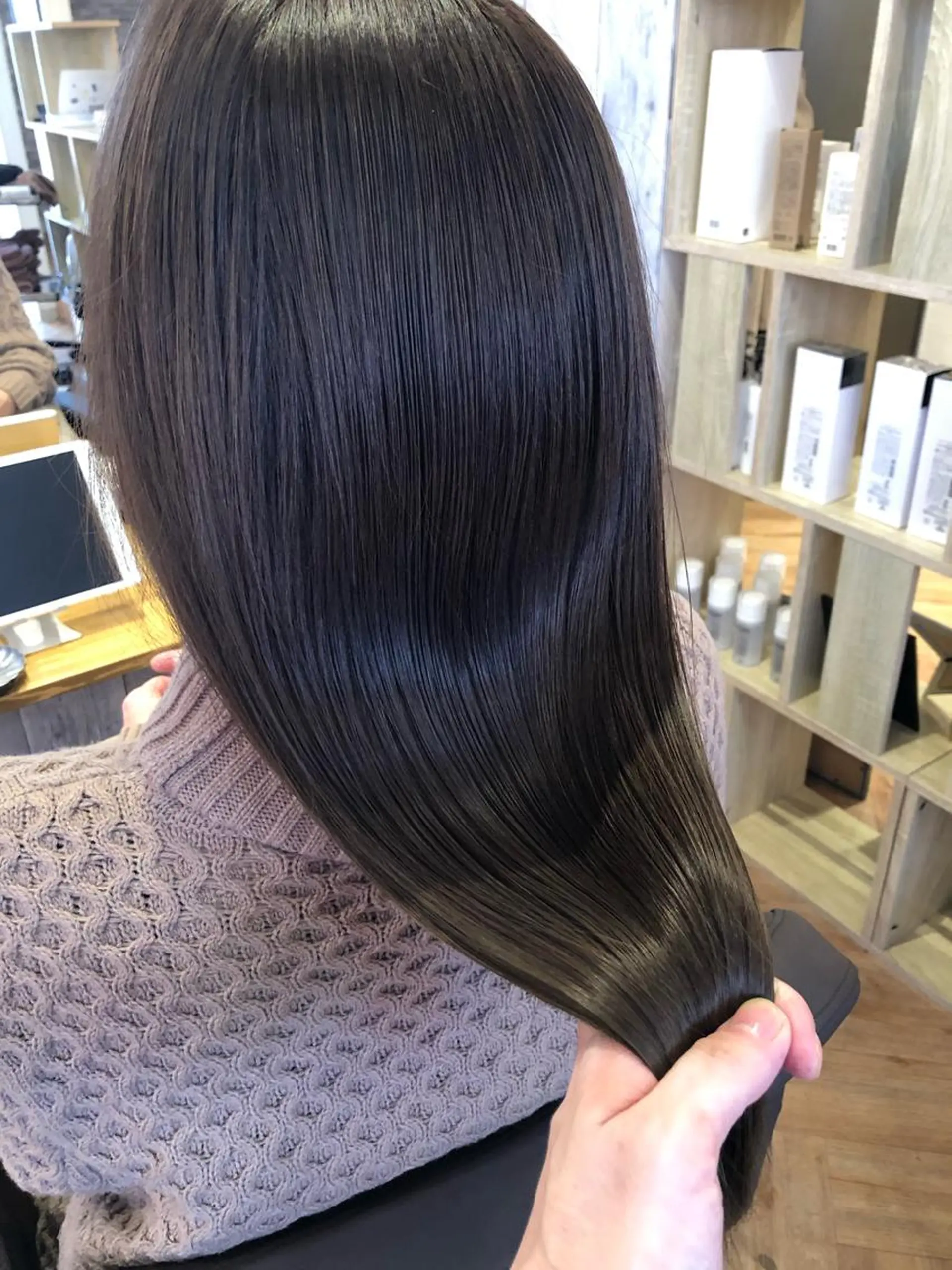 セミロング カラー ヘアカラー トリートメント 韓国🇰🇷レイヤー 映える顔周り🩷のヘアスタイル