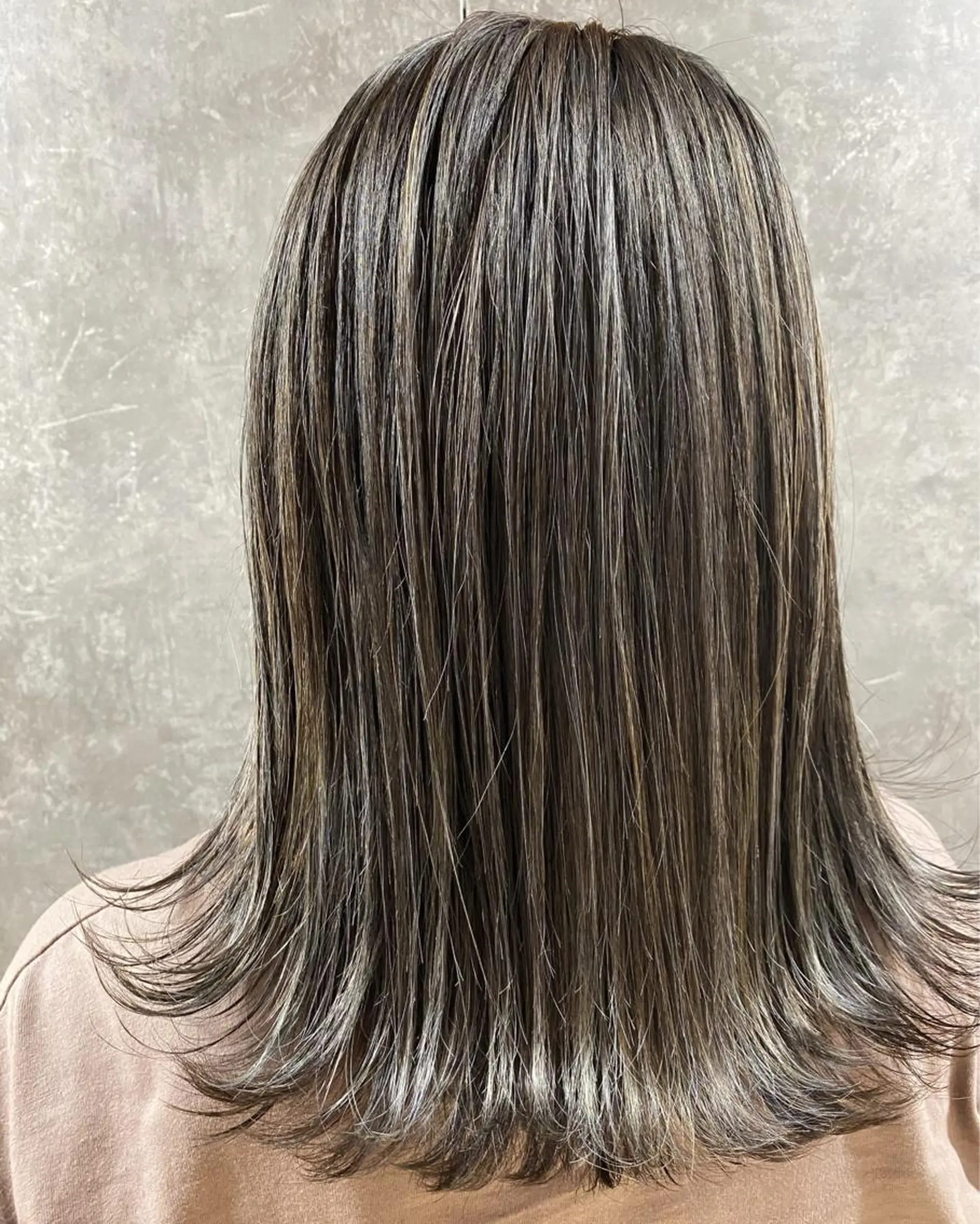 セミロング ハイライト カット ヘアカラー トリートメント ヘアーサロン アルカンシエルのヘアスタイル