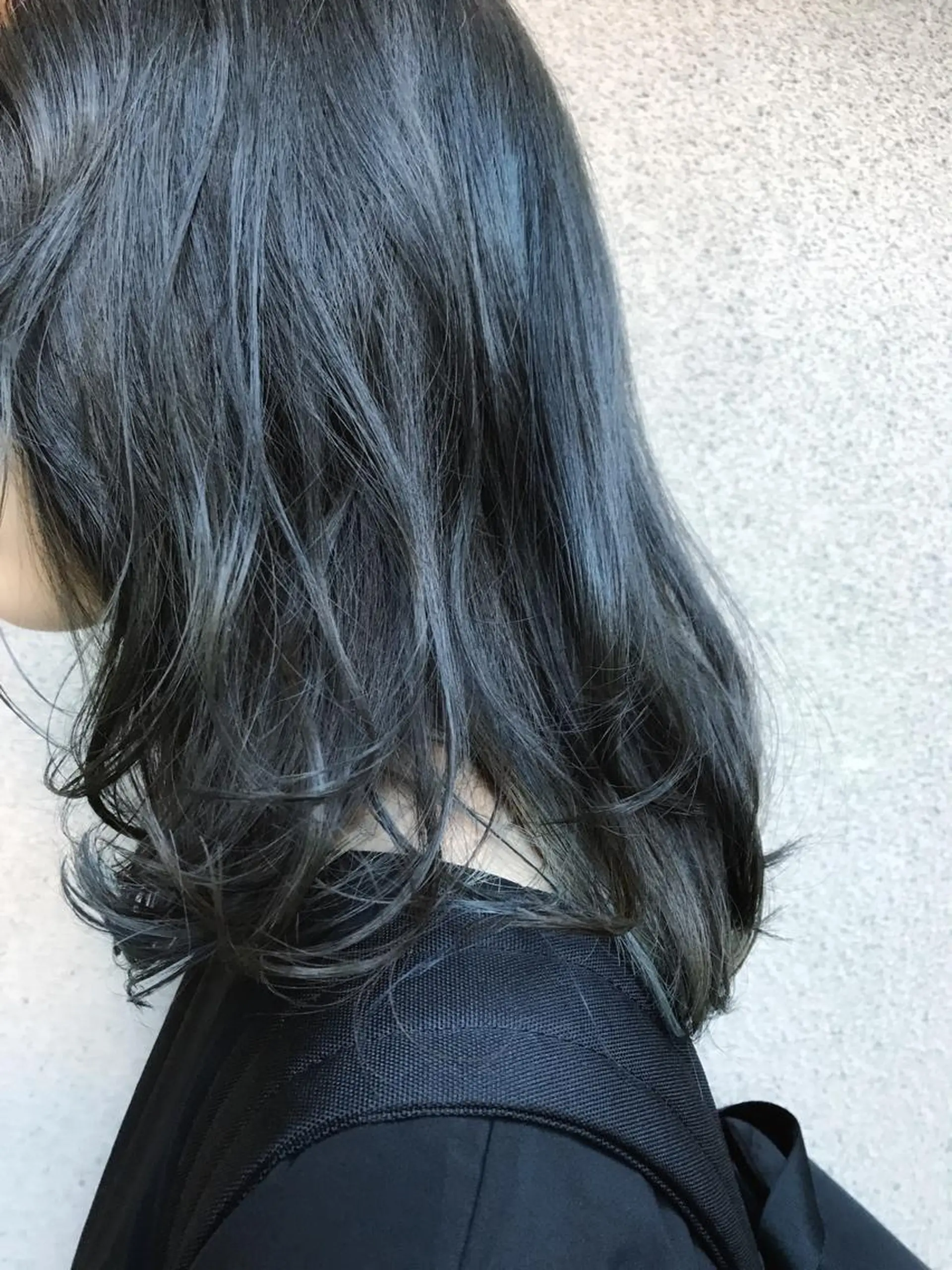 ミディアム カラー アッシュ ブルーカラー ブルージュ 透明感カラー vato バトのヘアスタイル