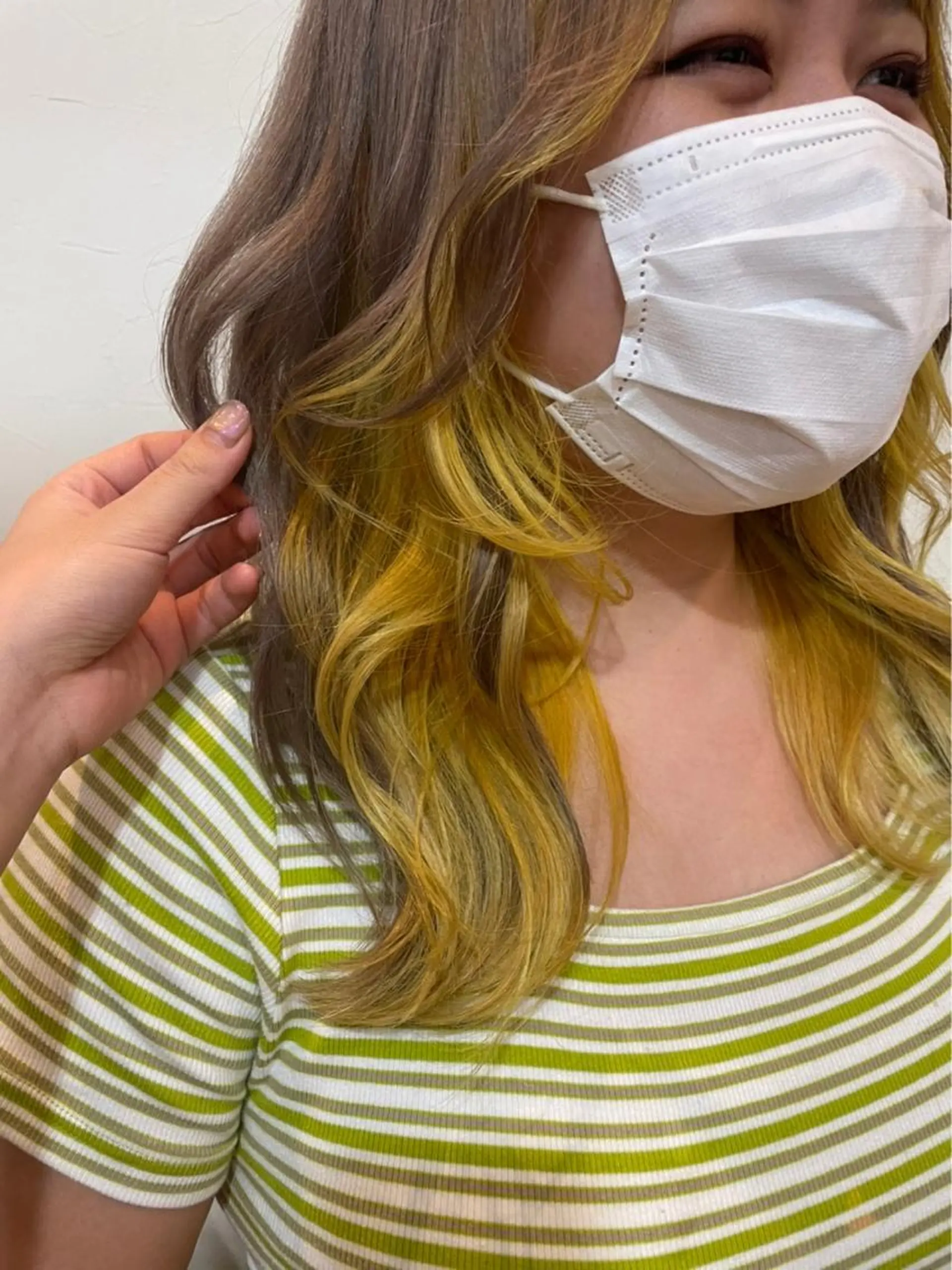 セミロング 辻 友里香のヘアスタイル