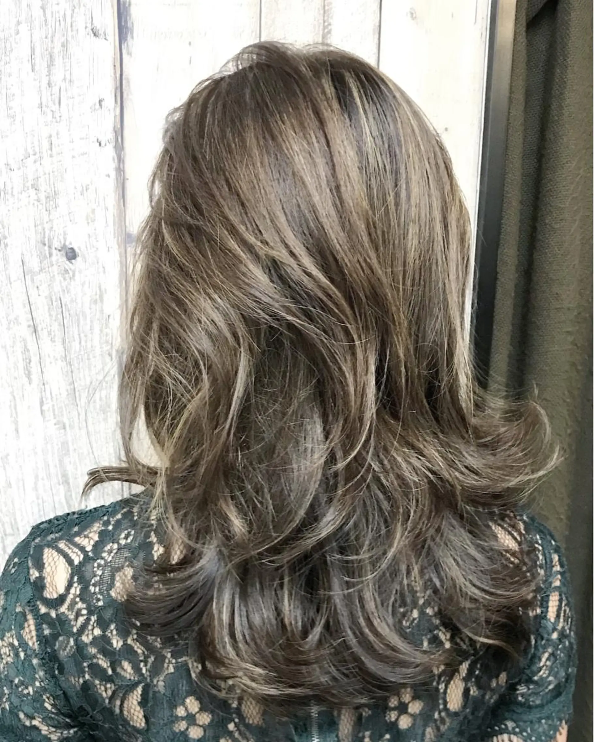 セミロング カラー リップカール 神戸のヘアスタイル