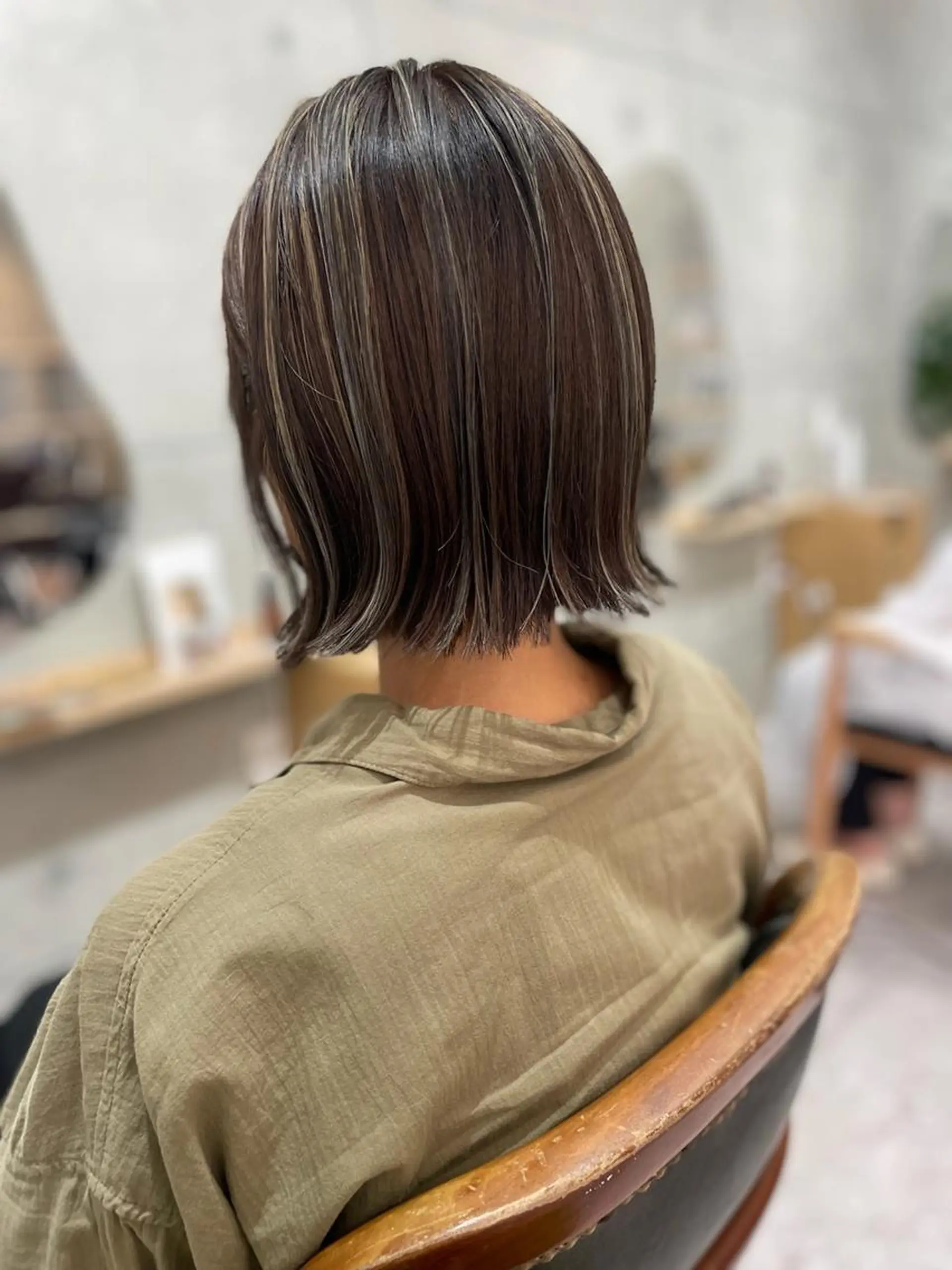 ミディアム カラー ハイライトカラー ハイライト 外ハネヘア カット ヘアカラー 🤍NAOMI _Naniのヘアスタイル