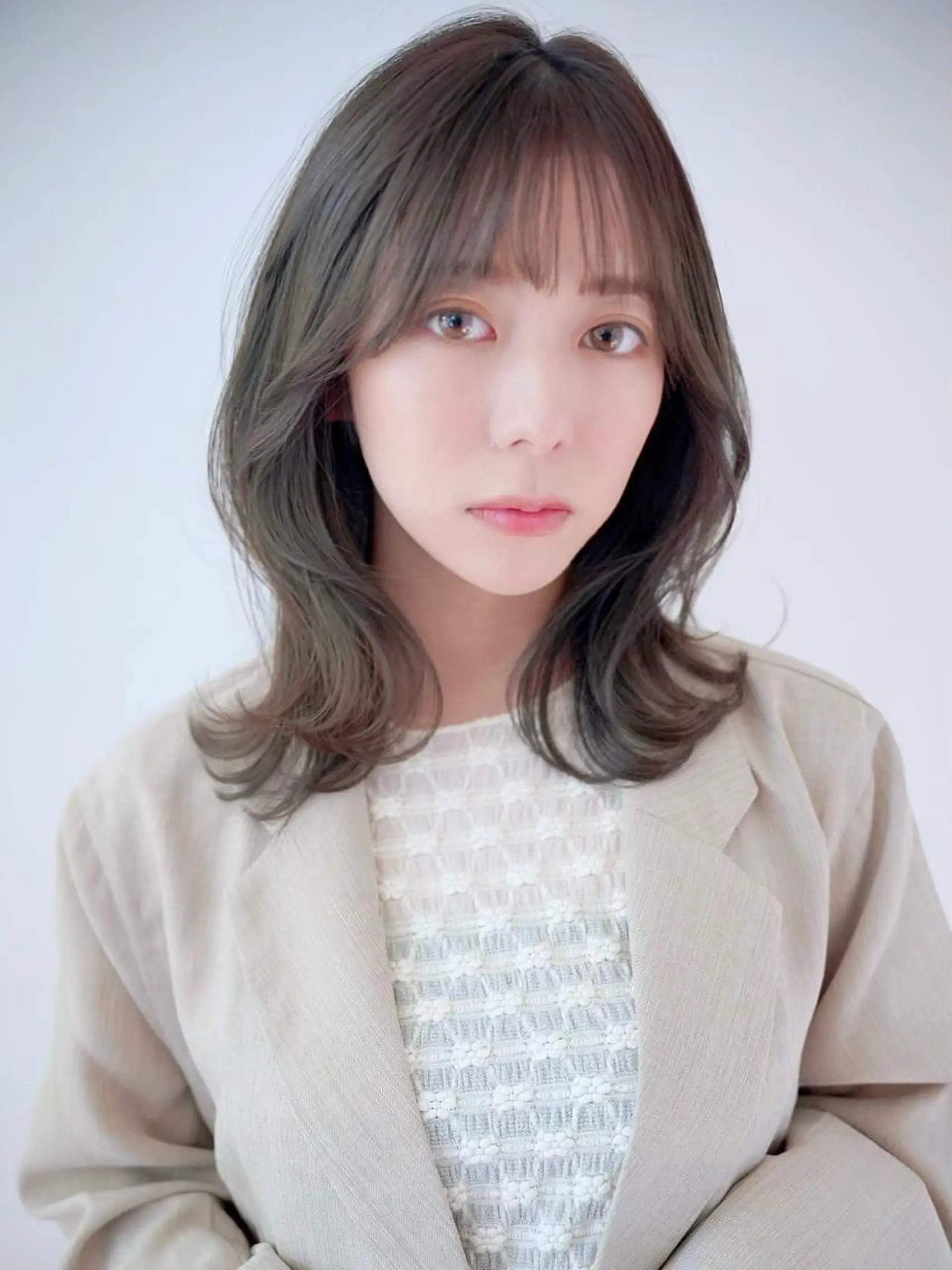 ミディアム カラー カット 縮毛矯正 小顔レイヤー/ ベージュ🤍Rieのヘアスタイル