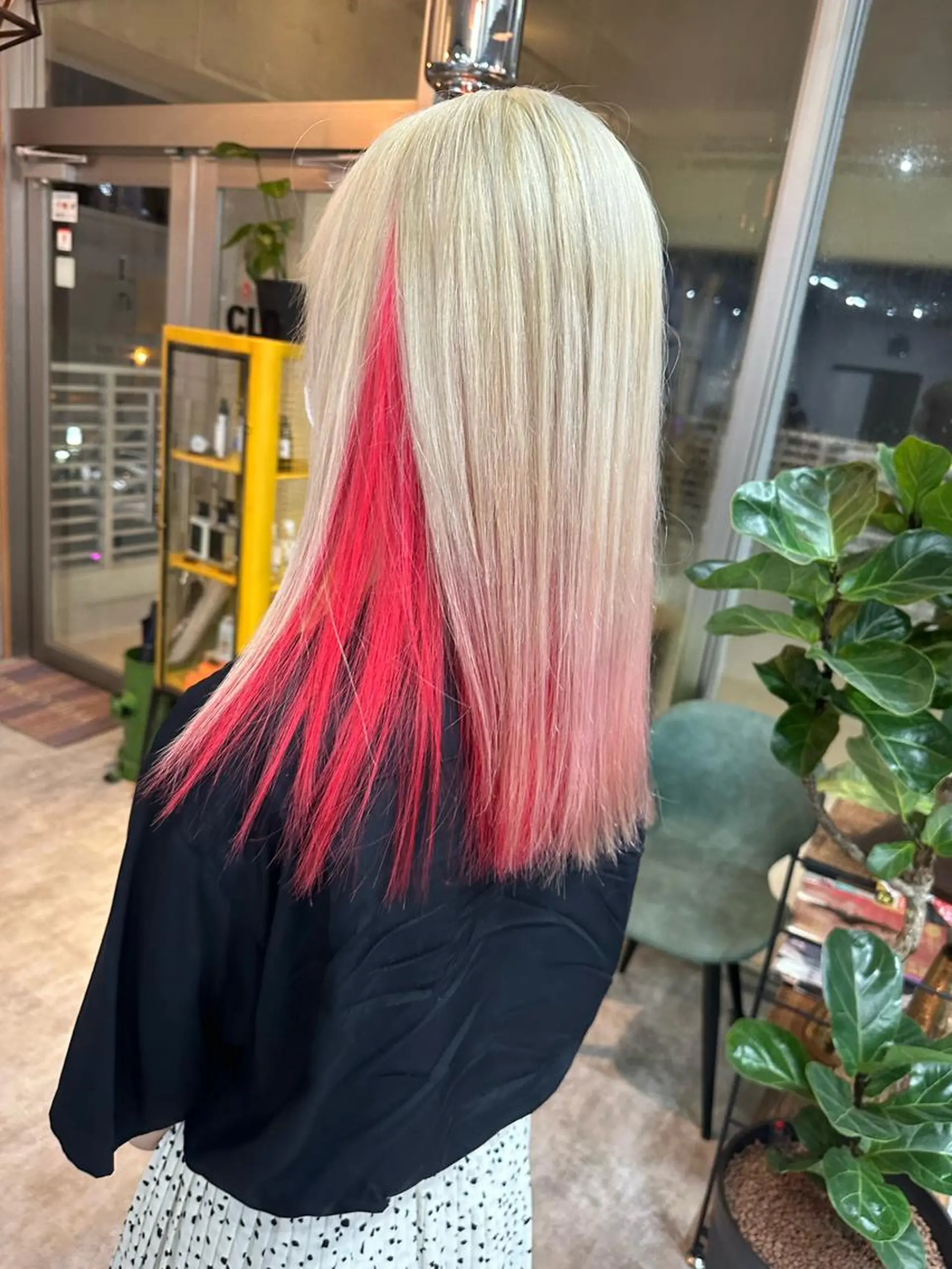 セミロング andKおもろまち店 艶ダブルカラー✨のヘアスタイル