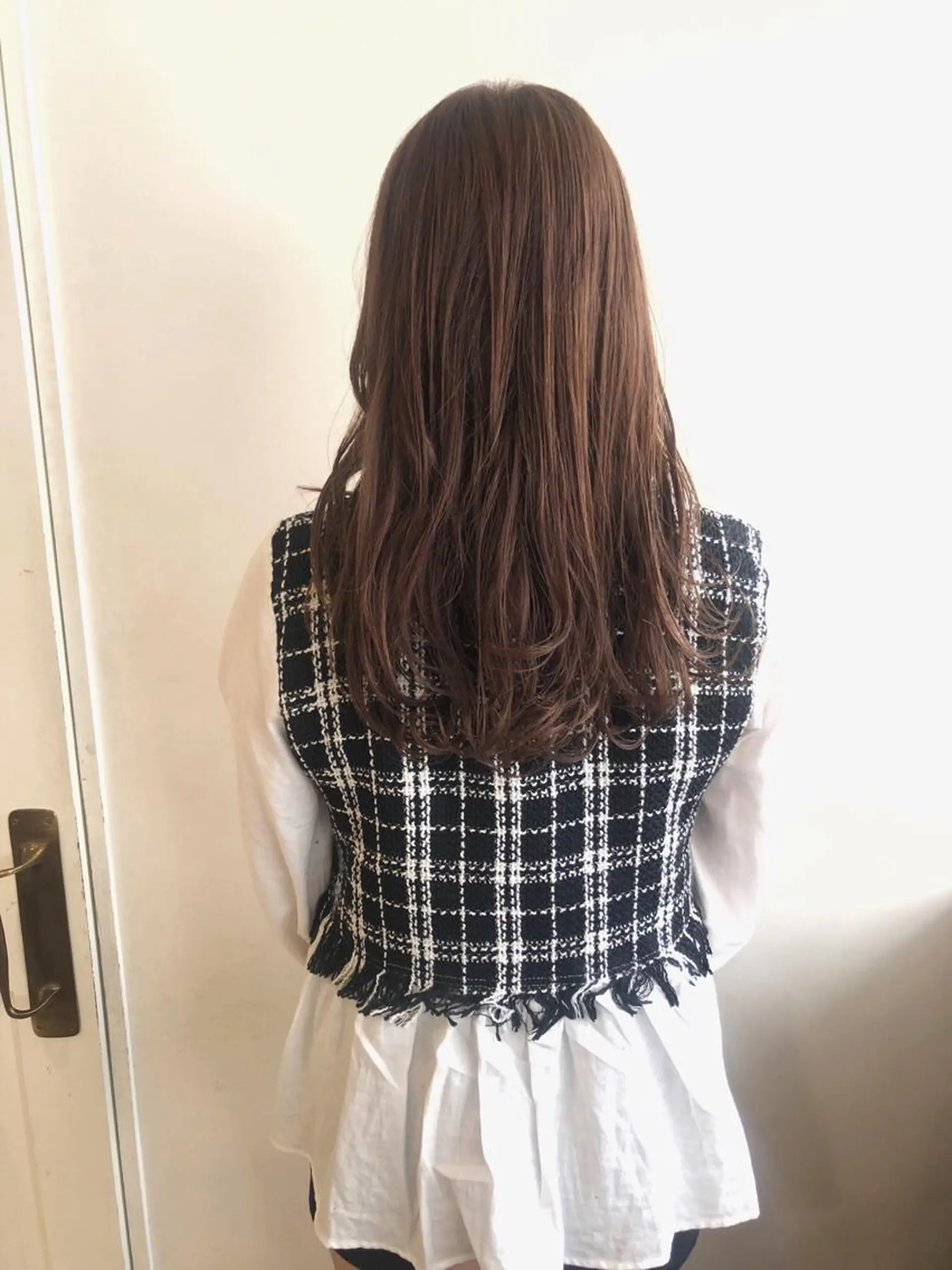 セミロング カラー カット ヘアカラー トリートメント MIOベージュカラー 柔らかいカラーのヘアスタイル