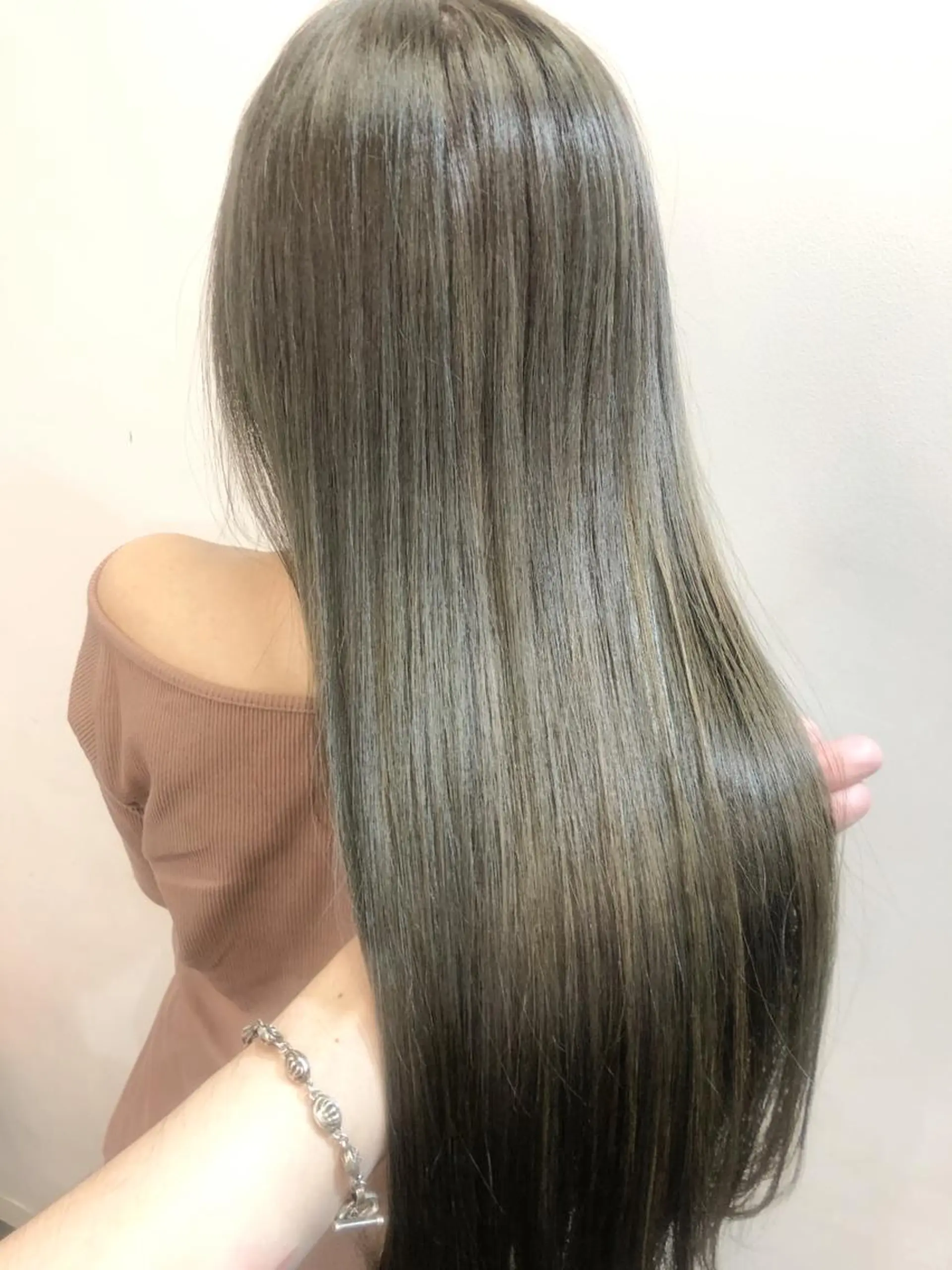 カラー ブリーチ ケアブリーチ グレージュ イルミナカラー オリーブグレージュ ヘアカラー トリートメント ヘッドスパ グレージュ/髪質改善 Yamato.hのヘアスタイル