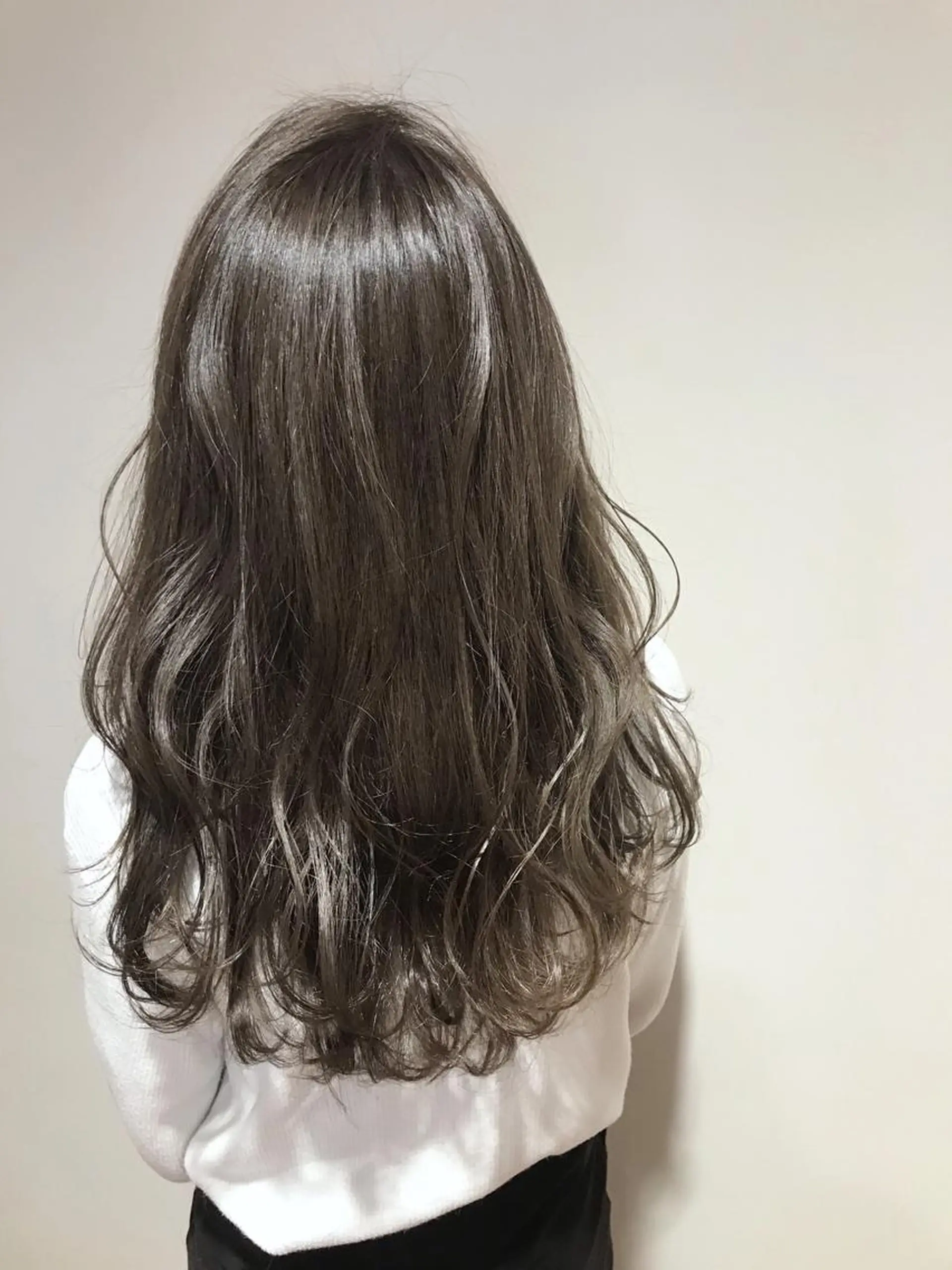 セミロング カラー パーマ アッシュ アッシュグレー ブリーチ ケアカラー ダブルカラー カラー/髪質改善スペ シャリスト宮本　伸一のヘアスタイル