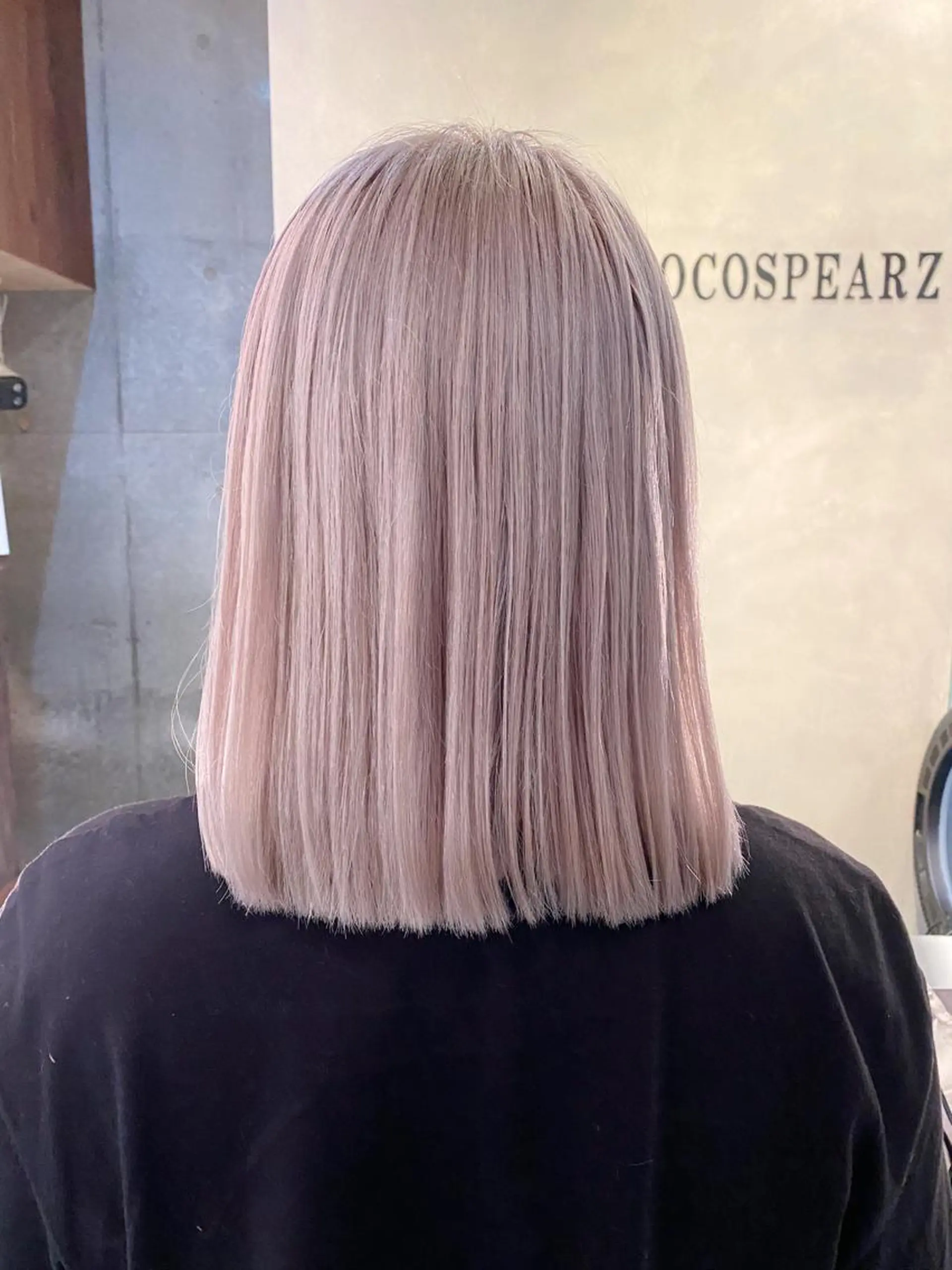 ミディアム 白髪ぼかし×デザイン 🕊️🫧ホウジョウのヘアスタイル