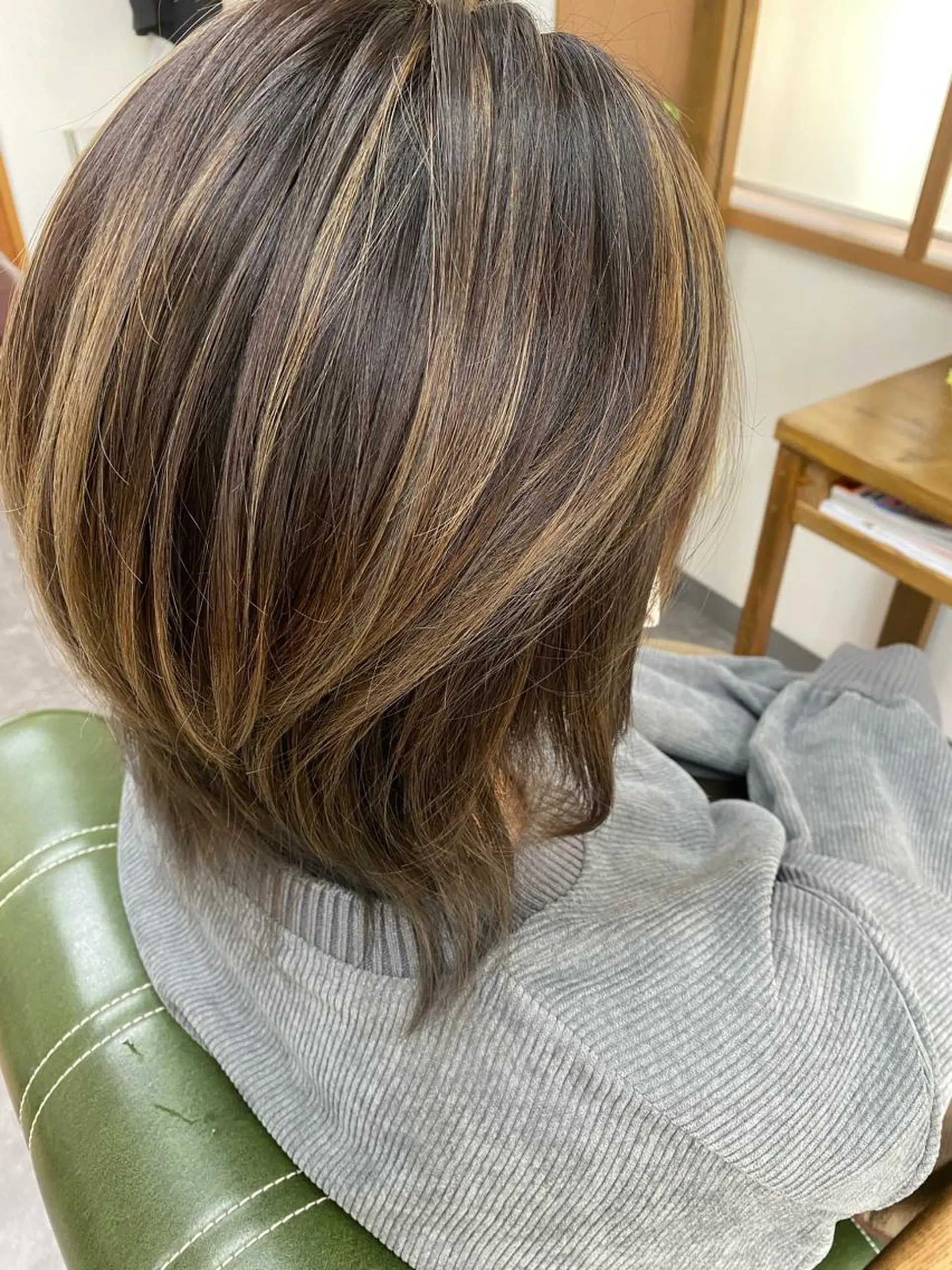 ミディアム レイヤーカット カット ヘアカラー トリートメント 永沼 真依のヘアスタイル