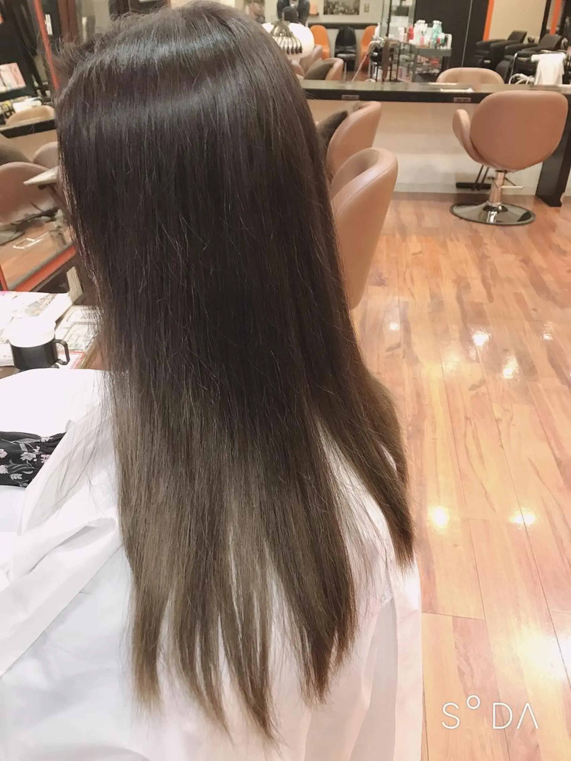 セミロング ere hair salonのヘアスタイル