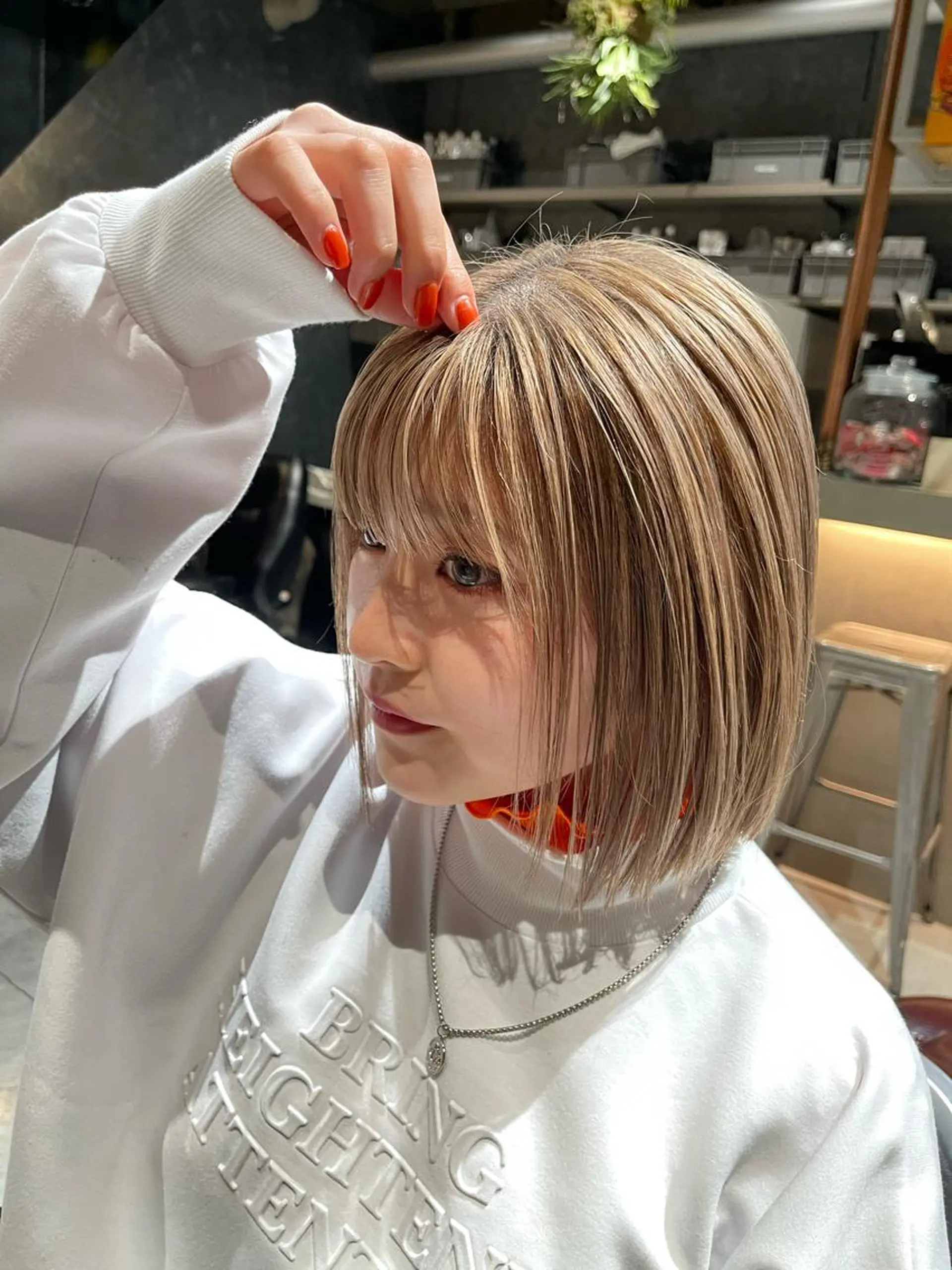 カラー 飯田 愛結のヘアスタイル