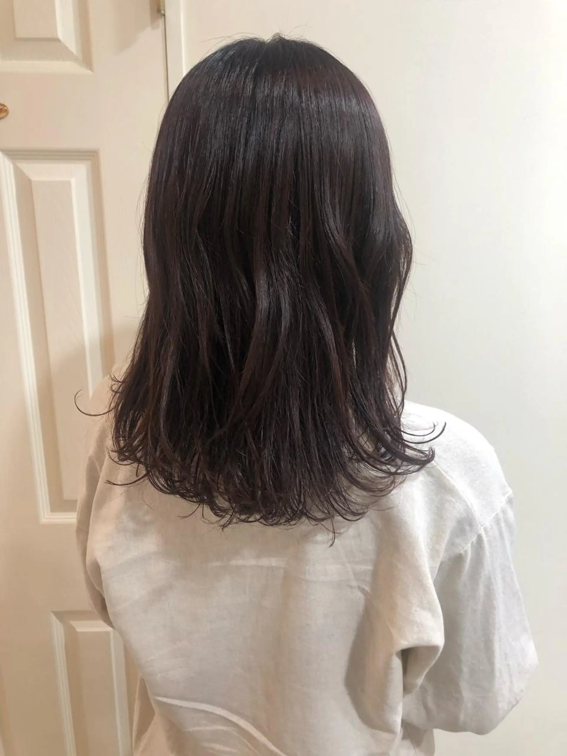 ミディアム カラー カット ヘアカラー トリートメント MIOベージュカラー 柔らかいカラーのヘアスタイル