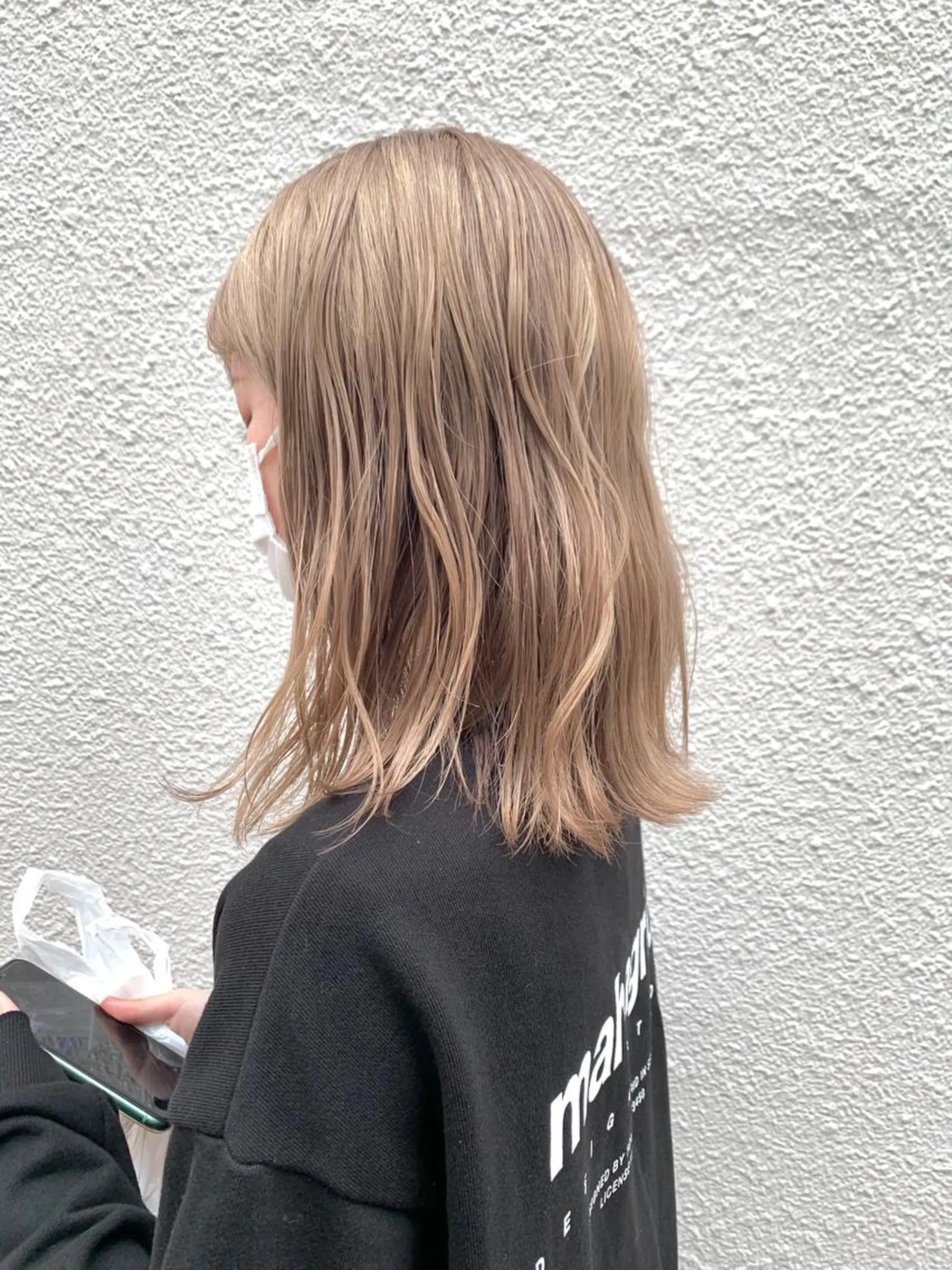 ミディアム カラー ベージュカラー ブリーチ ハイトーンカラー ハイトーンベージュ ヘアカラー トリートメント よしだ とおいのヘアスタイル