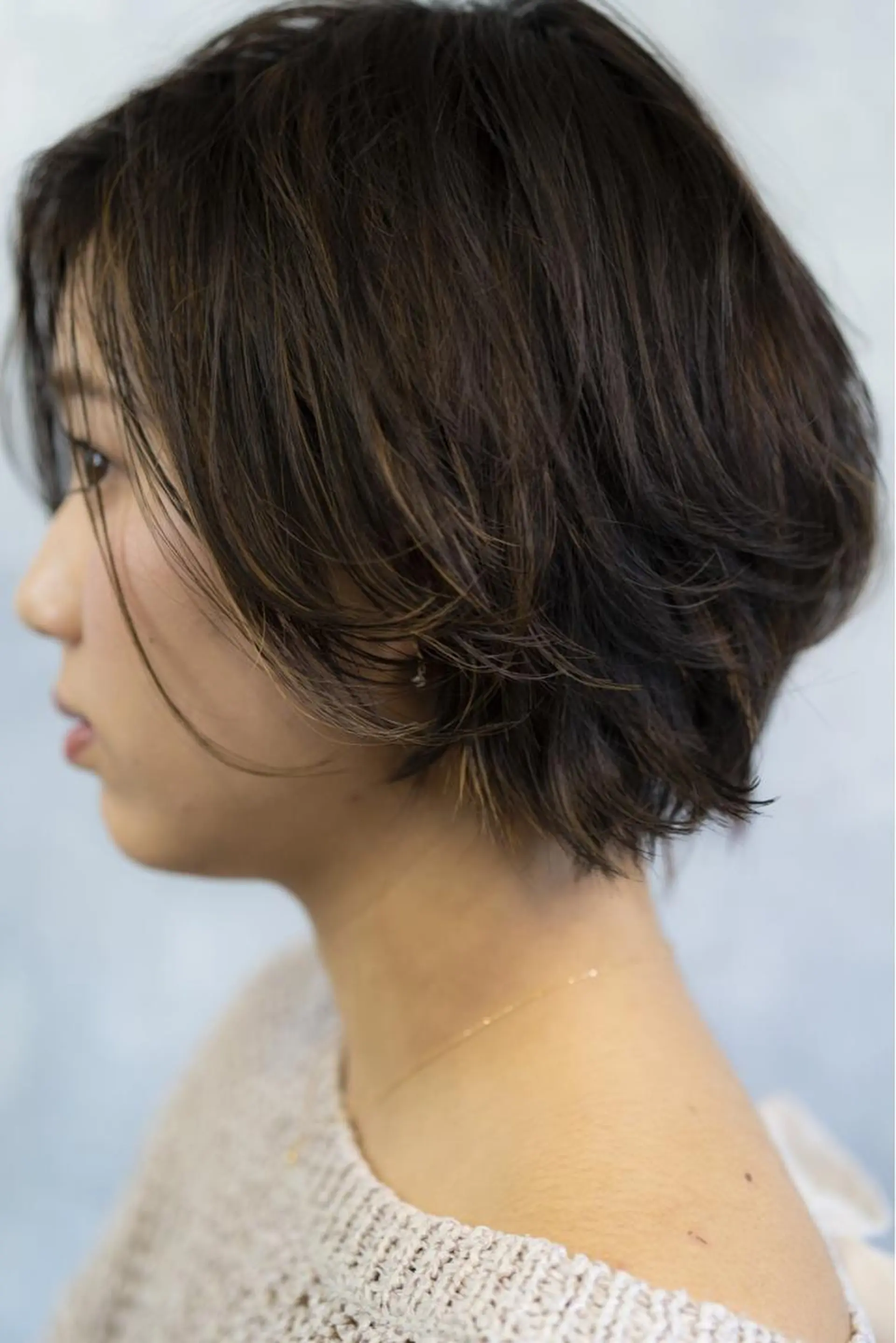 ショート レイヤーカット ショートヘア 外ハネヘア カット 肌に馴染む暗髪 梅田・増田のヘアスタイル