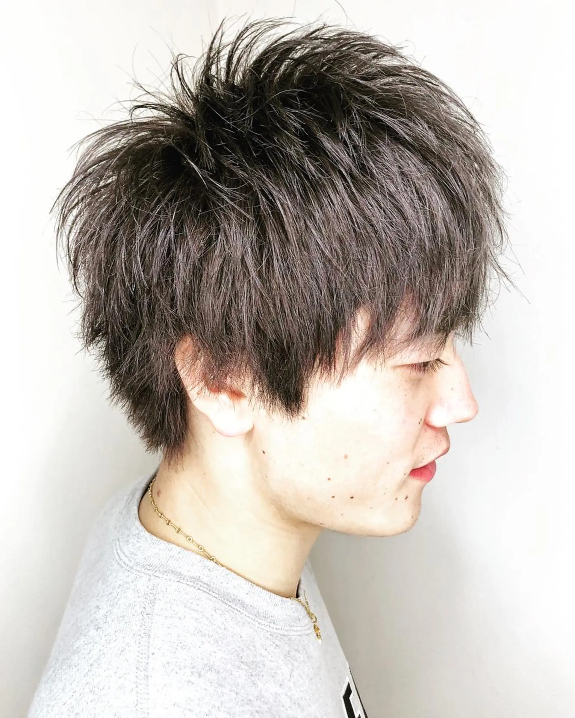 ショート カラー メンズ メンズハイライト マッシュ 刈り上げ アッシュ デザインカラー メンズヘア特化 崎田 成人のヘアスタイル