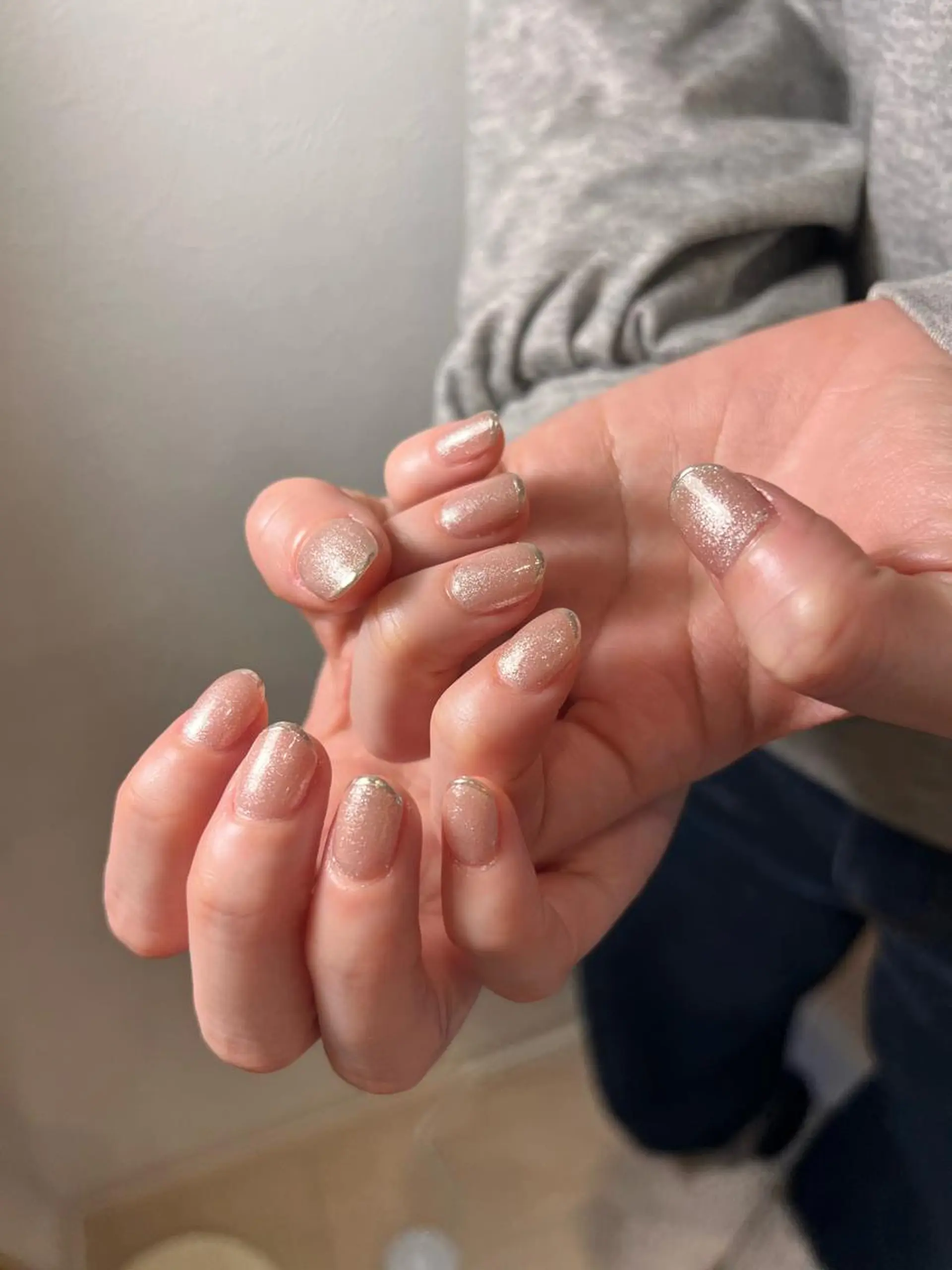 ショート ネイル マグネットネイル ミラーネイル ハンドネイル 𝐞𝐚𝐜𝐡 nanami🩰のネイルデザイン